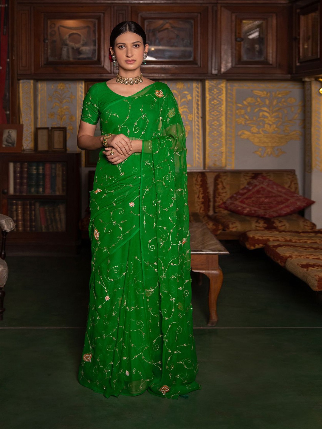 

Geroo Luxe Floral Aari Work Pure Chiffon Designer Saree, Green