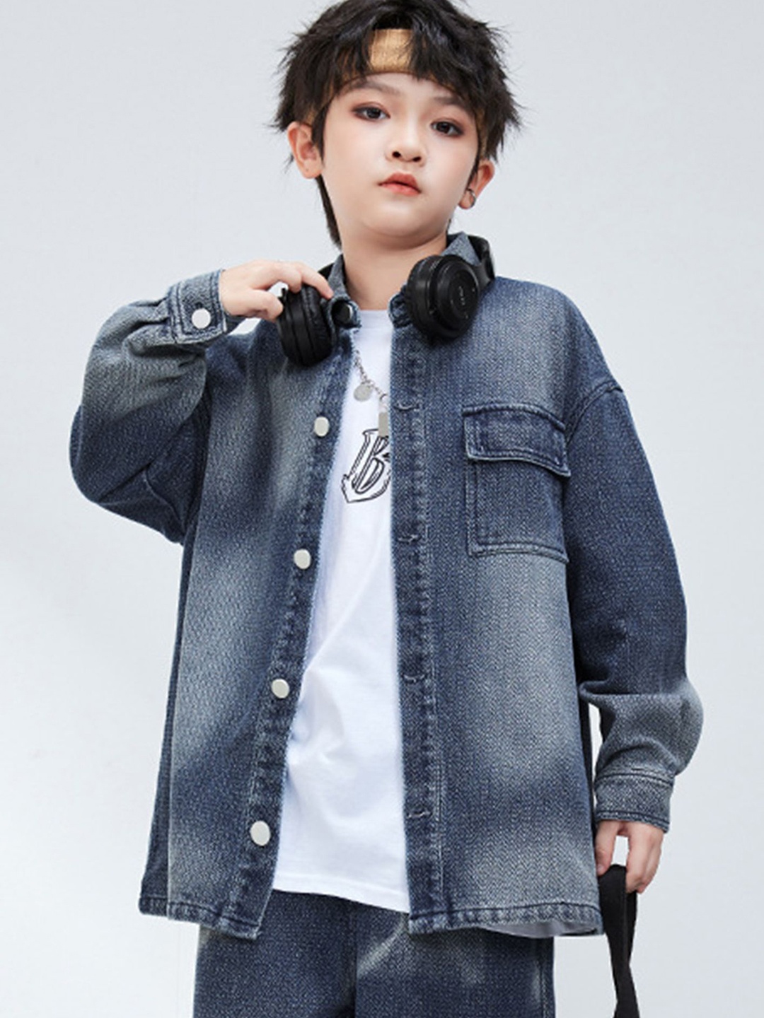 

LULU & SKY Unisex Kids Spread Collar Faded Cotton Relaxed Fit Casual Shirt, Blue