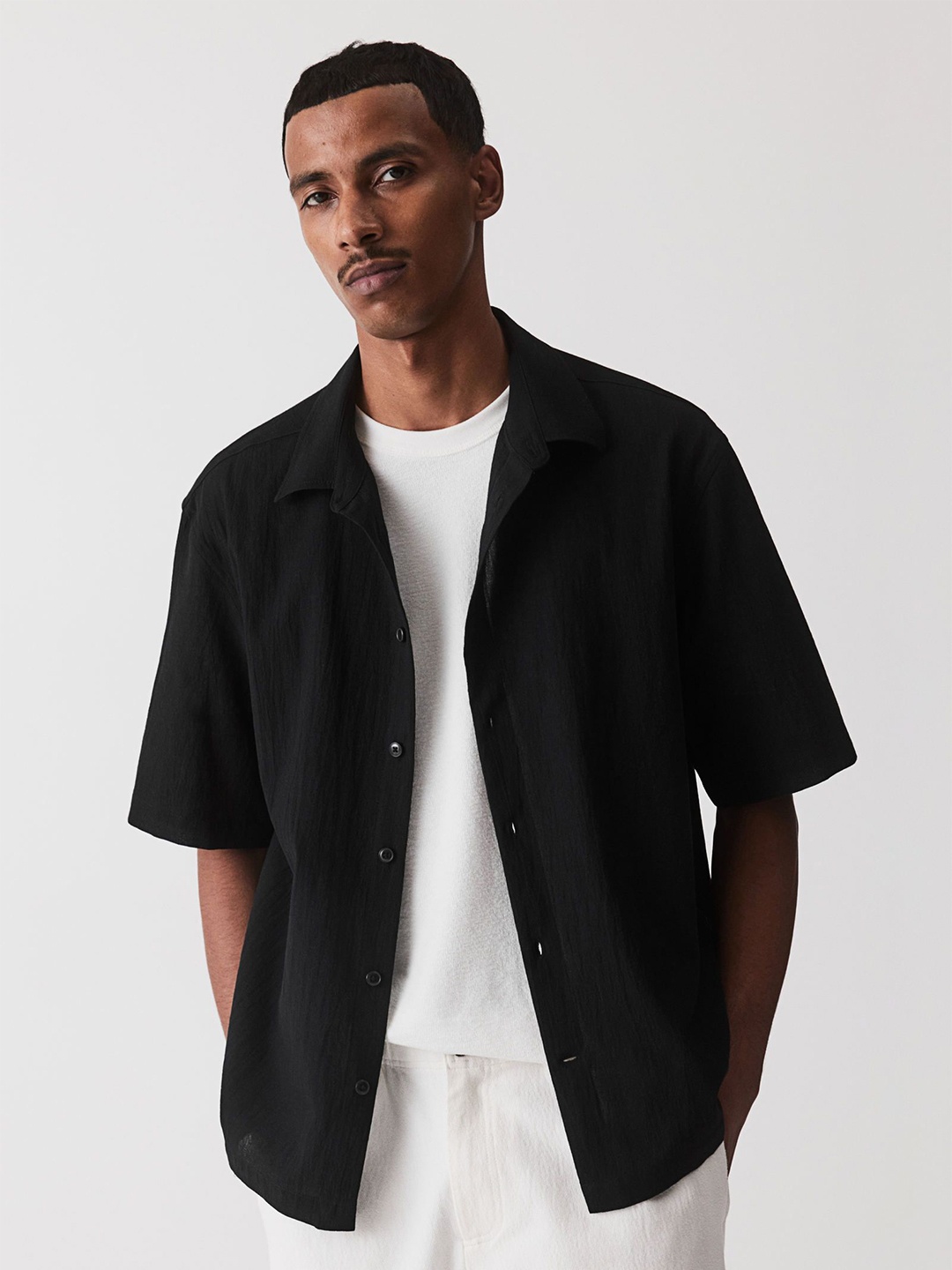 

H&M Regular Fit Crinkled Short-Sleeved Shirt, Black