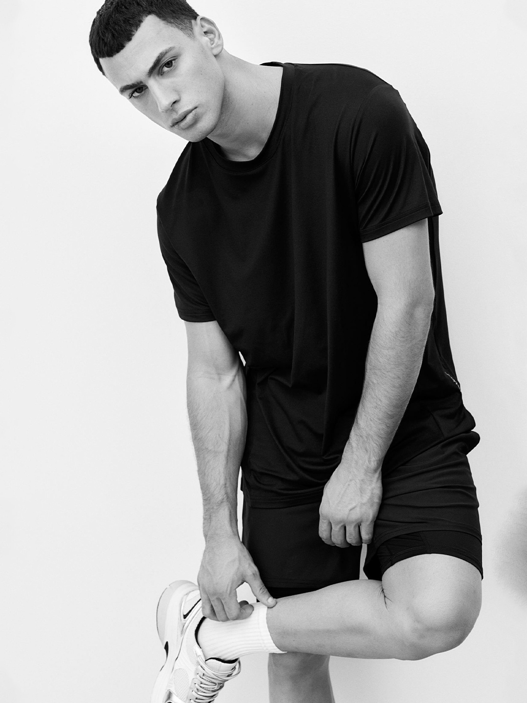 

H&M Regular Fit Sports Top In Drymove, Black