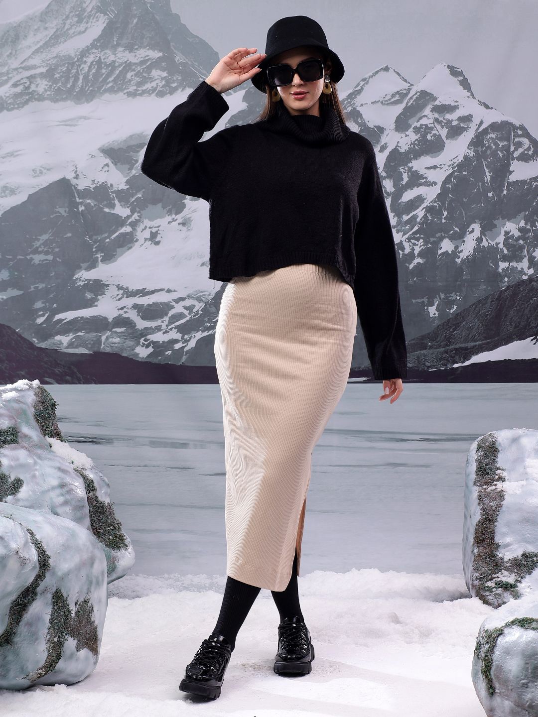 

Kotty Women Ribbed High Neck Crop Pullover, Black
