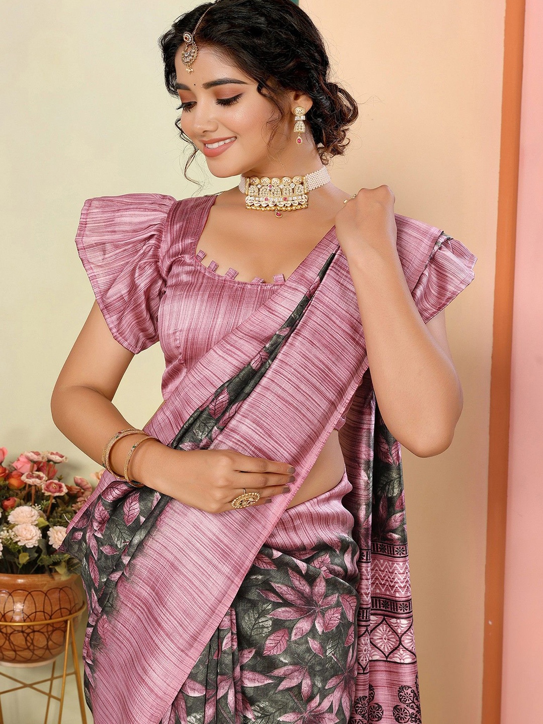 

KALINI Floral Printed Tussar Saree, Pink