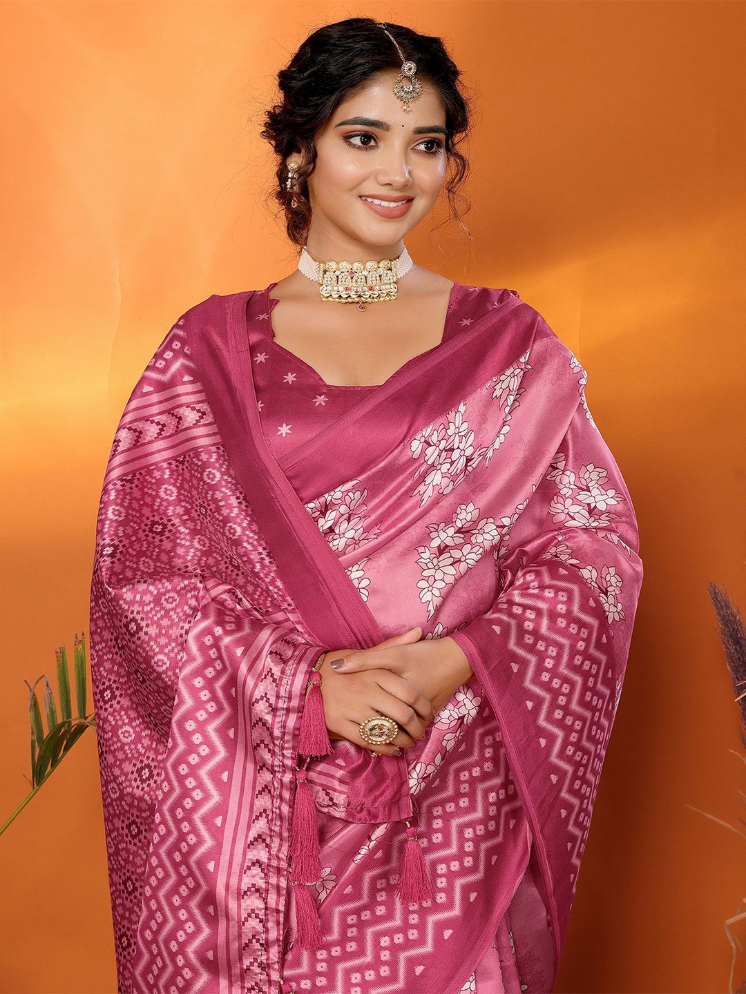 

KALINI Floral Printed Saree With Blouse Piece, Pink