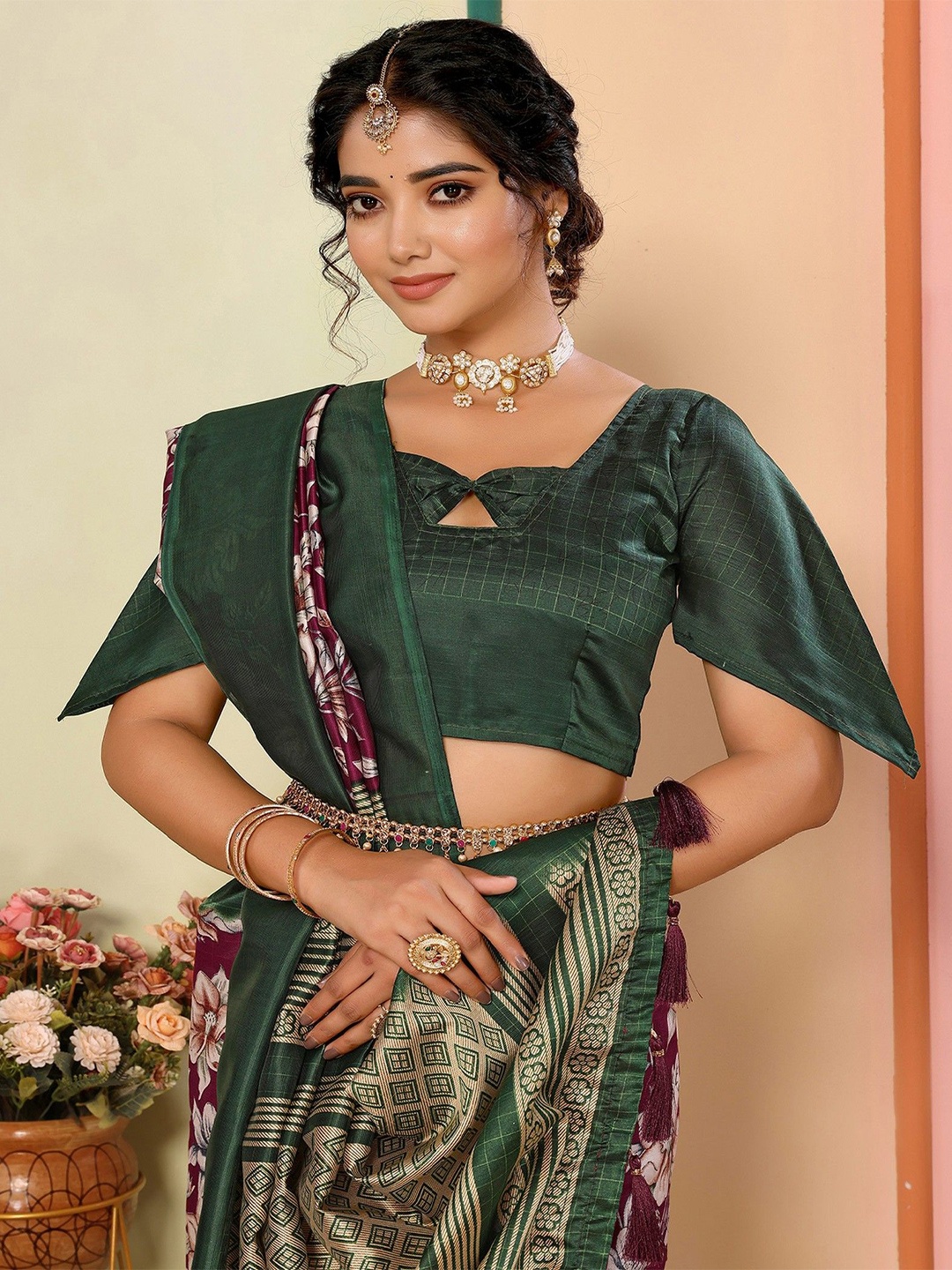 

KALINI Floral Printed Saree With Blouse Piece, Purple