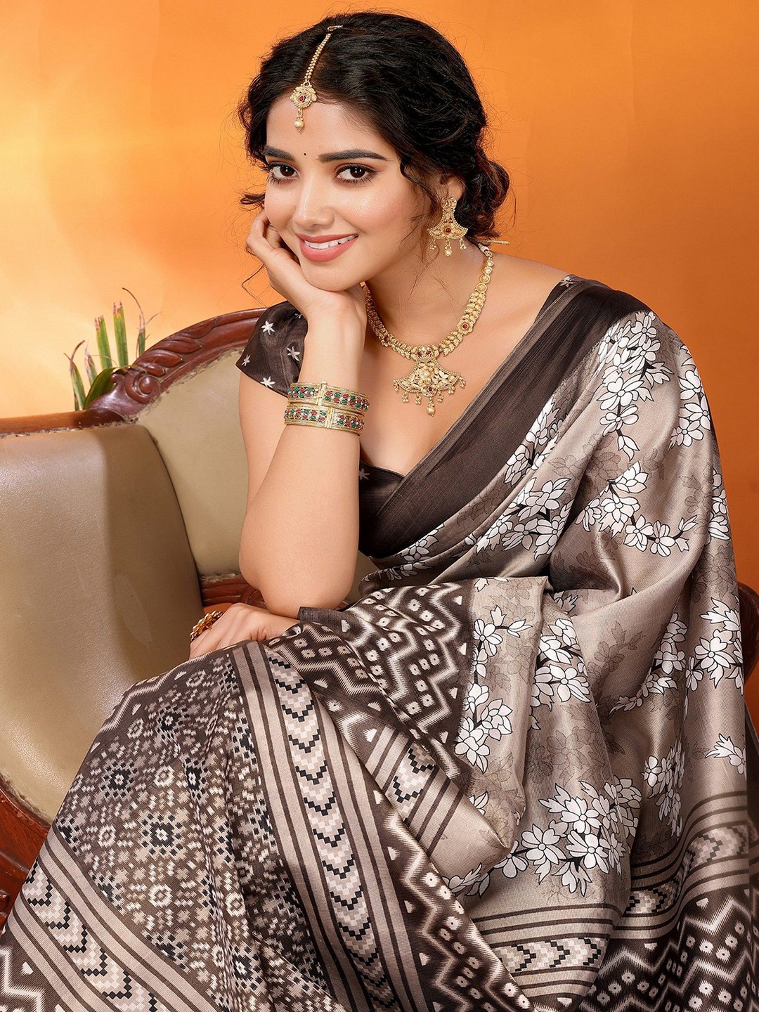 KALINI Floral Printed Maheshwari Saree, Brown