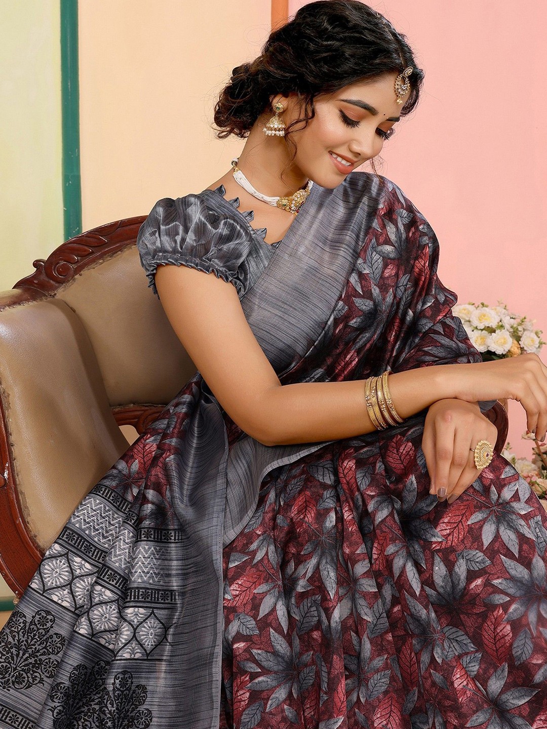 

KALINI Floral Printed Tussar Saree, Grey