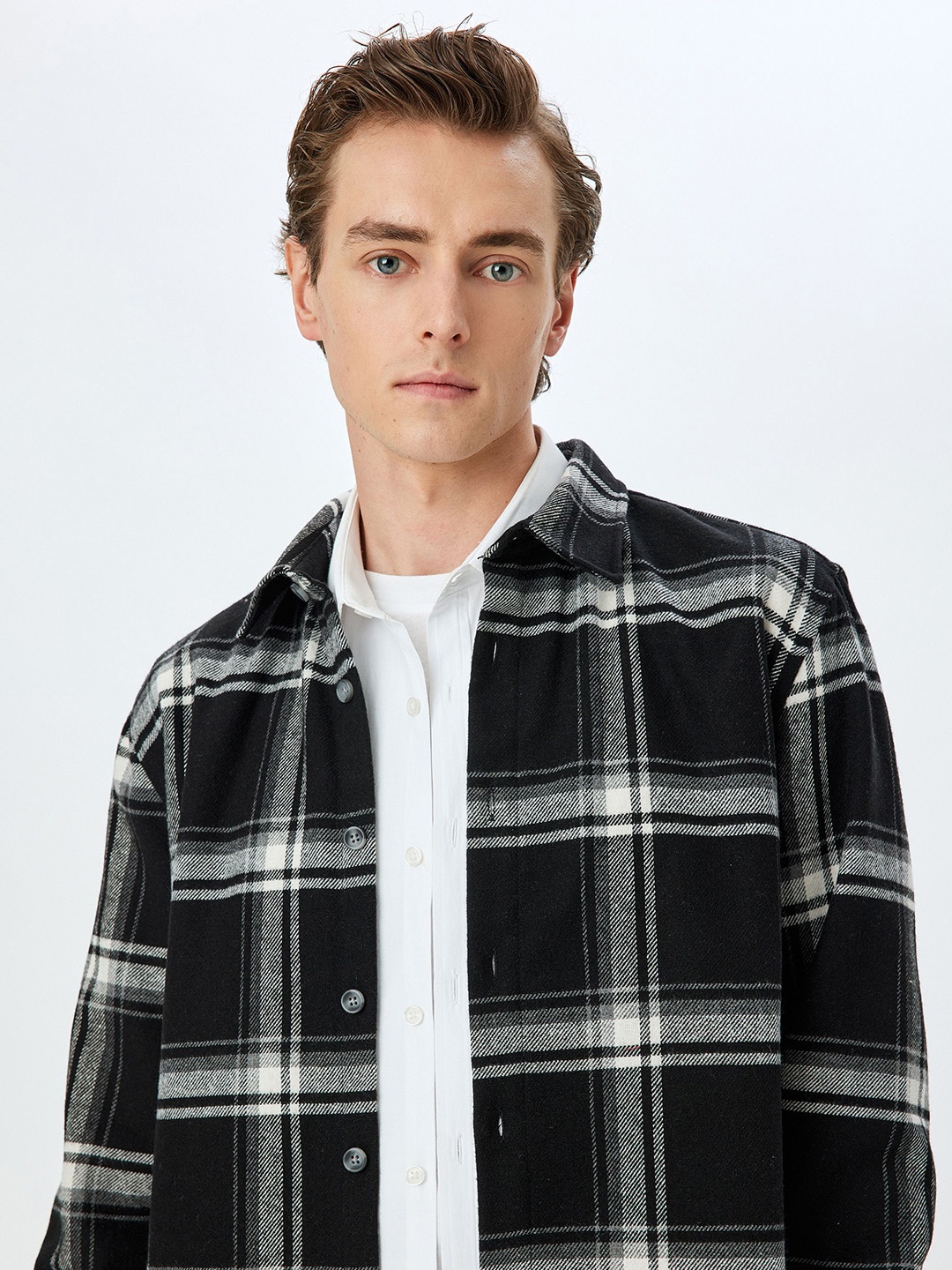 

Koton Men Cutaway Collar Windowpane Checked Relaxed Fit Casual Shirt, Black