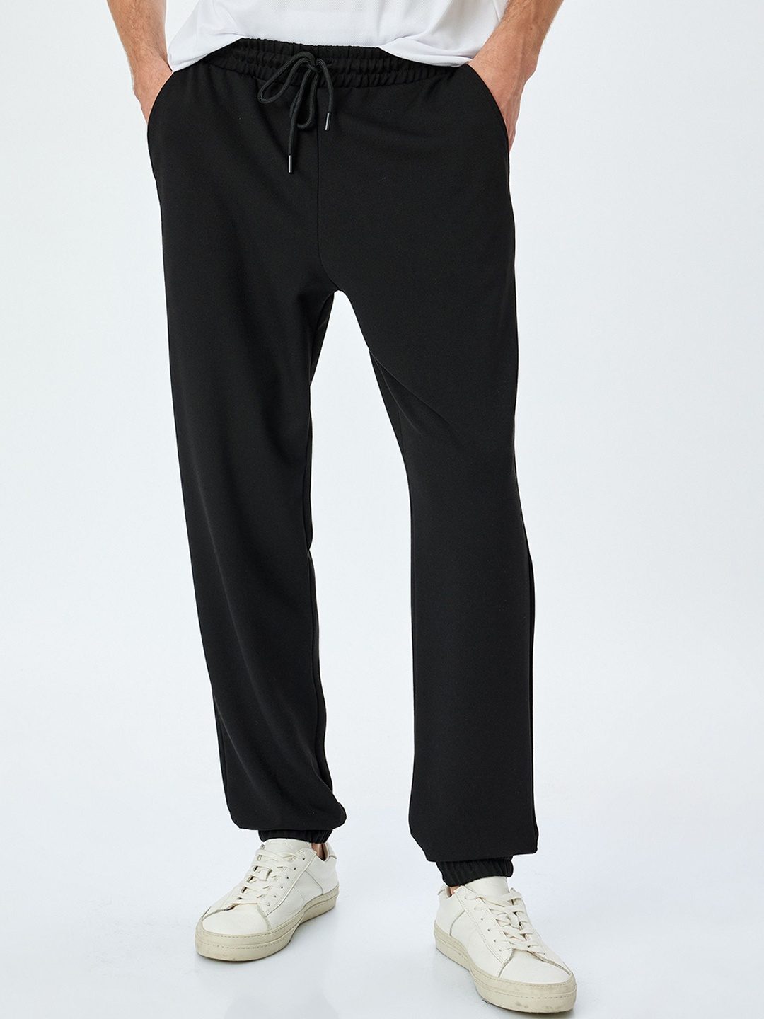 

Koton Men Solid Side Pockets Joggers, Black