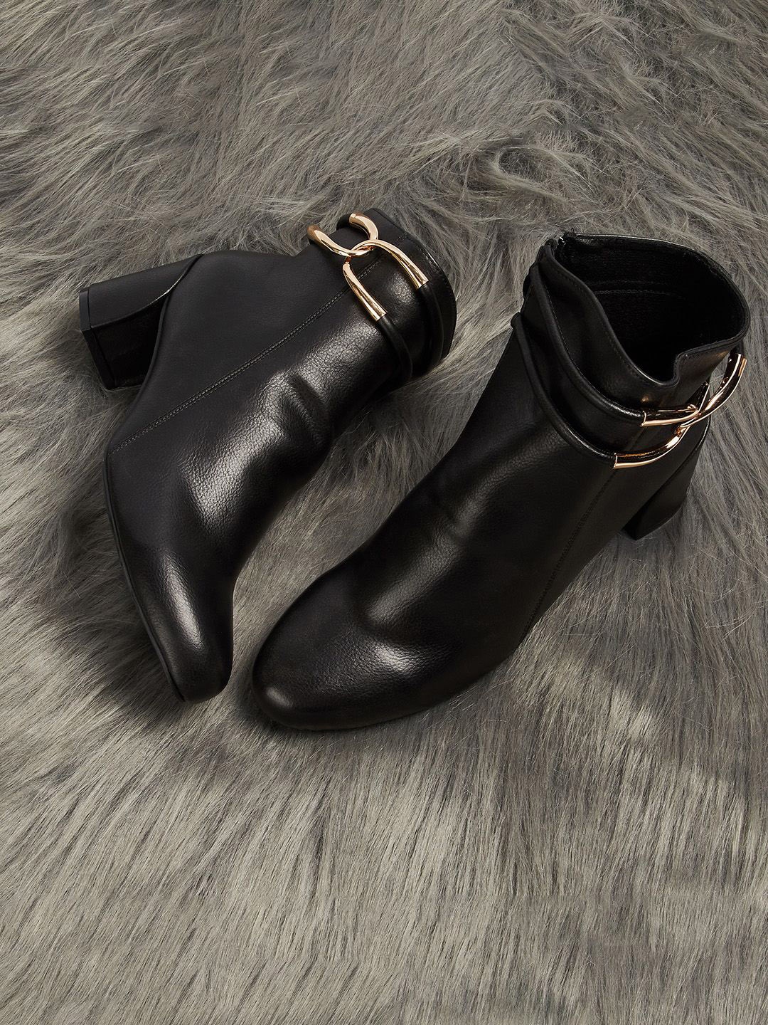 

Ginger by Lifestyle Women Block Heeled Chelsea Boots, Black