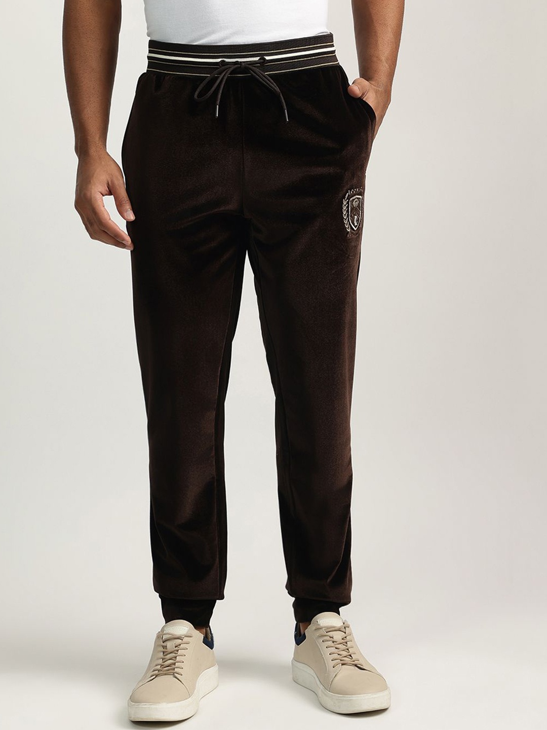 

Iconic Men High-Rise Pure Cotton Jogger, Brown
