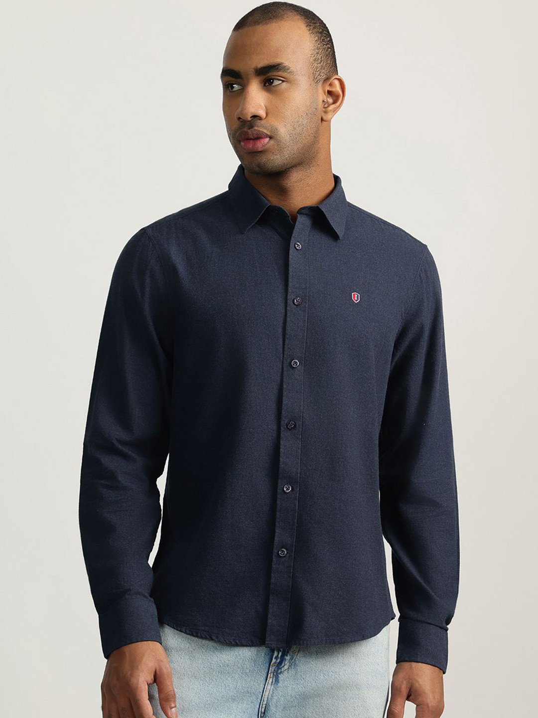 

Iconic Men Spread Collar Solid Cotton Casual Shirt, Navy blue