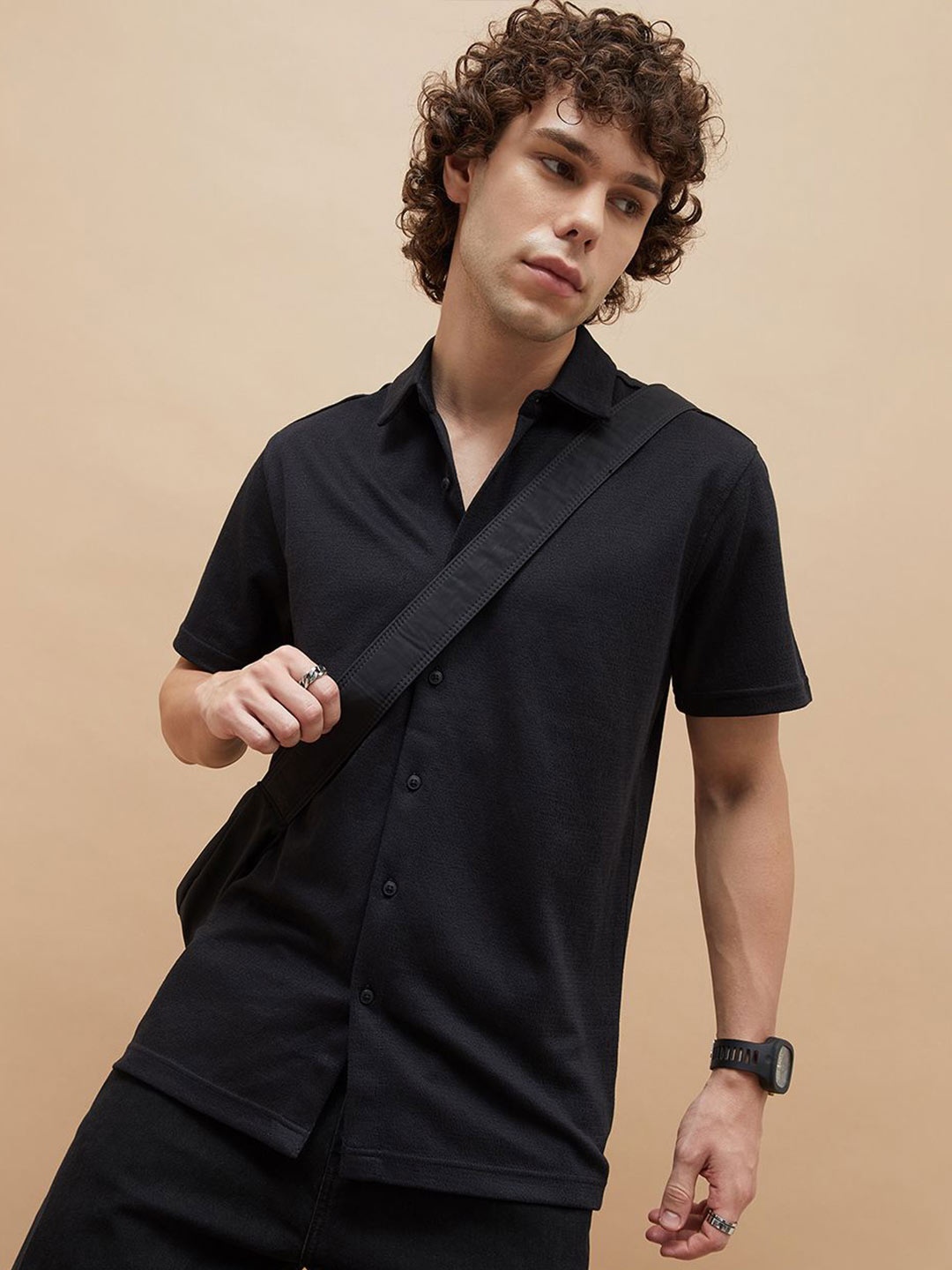 

Forca Men Cutaway Collar Solid Cotton Casual Shirt, Black