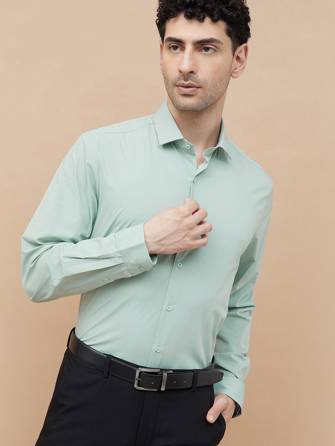 

CODE by Lifestyle Men Cutaway Collar Solid Cotton Formal Shirt, Green