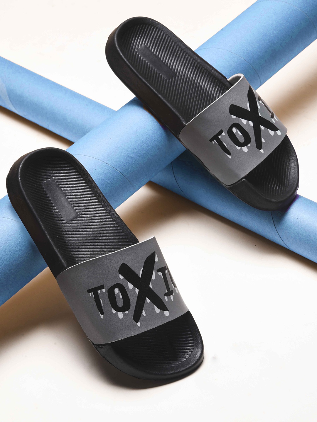 

PERY PAO Men Printed Sliders, Grey