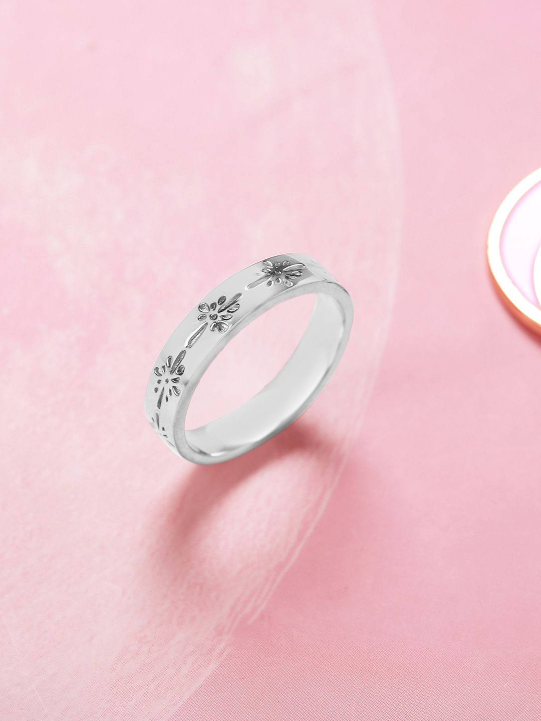 

Mia by Tanishq 92.5 Sterling Silver-Plated Soft Petal Impressions Finger Ring