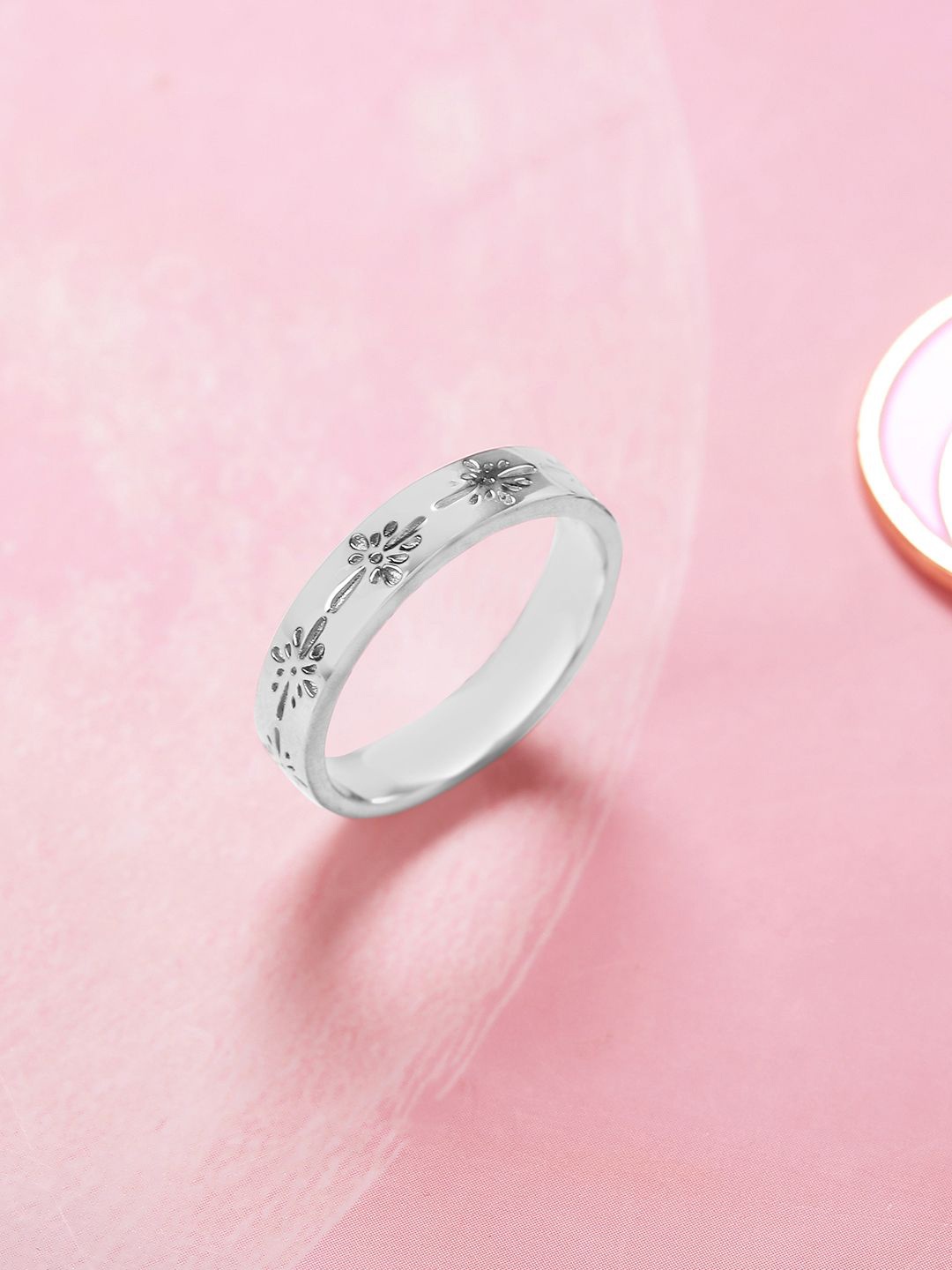 

Mia by Tanishq 92.5 Sterling Silver-Plated Soft Petal Impressions Finger Ring