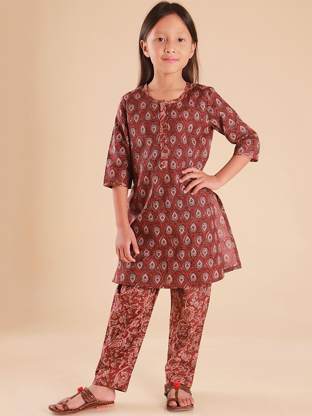 

Sangria Girls Ethnic Motifs Printed Pure Cotton Kurta with Trouser, Maroon