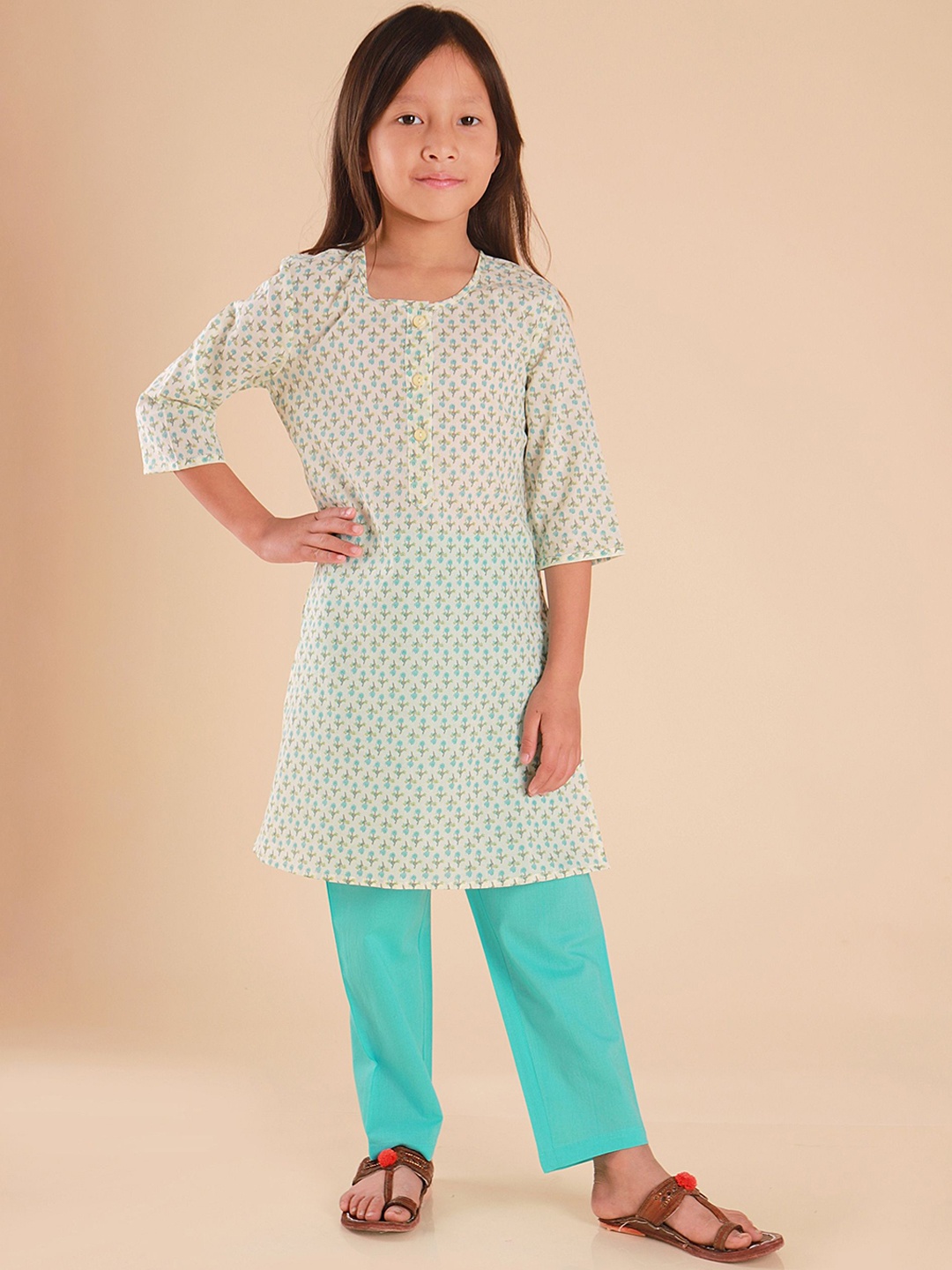 

Sangria Girls Floral Printed Pure Cotton Straight Kurta With Trouser, Sea green