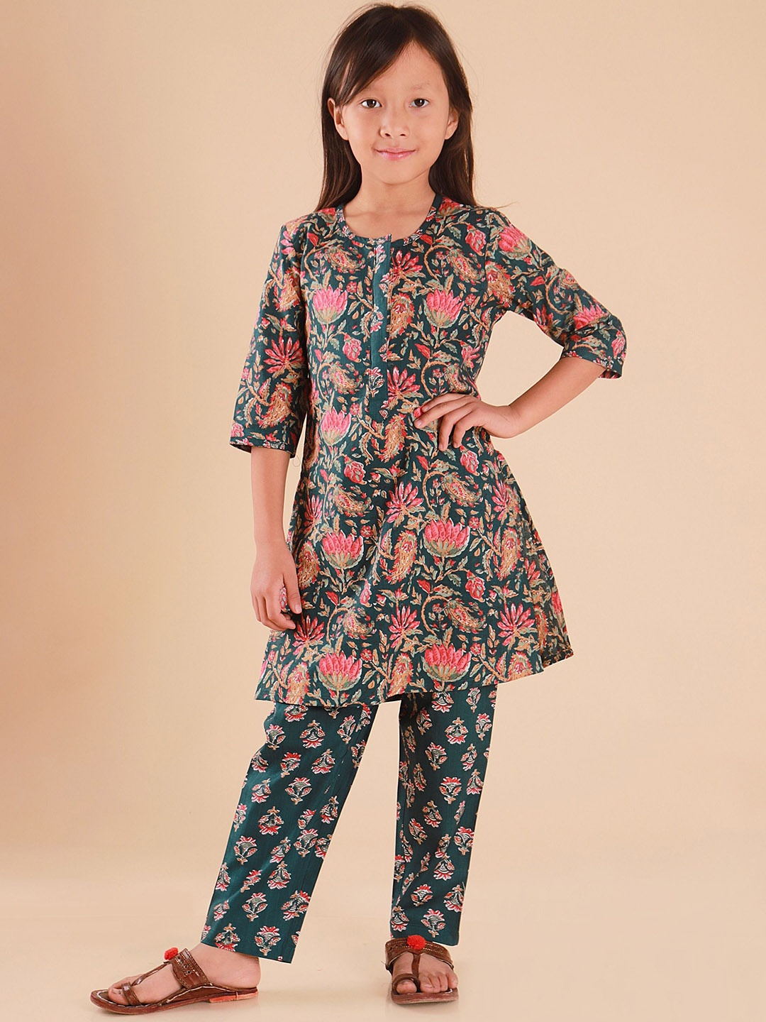 

Sangria Girls Floral Printed Pure Cotton Straight Kurta With Trouser, Teal