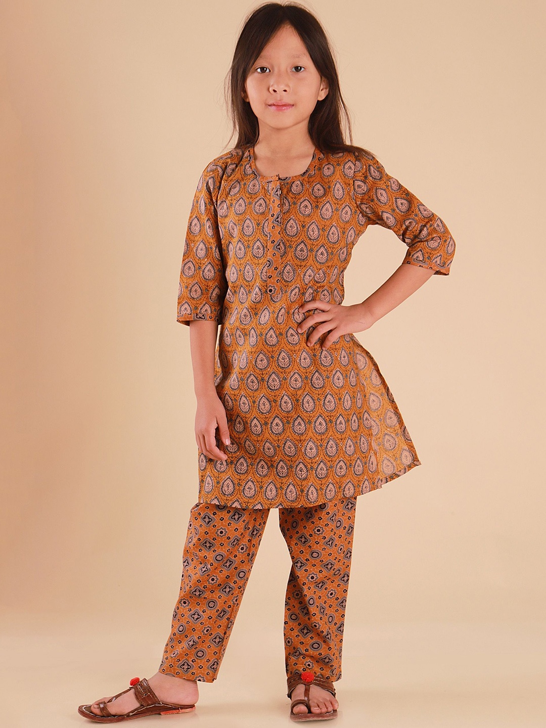 

Sangria Girls Ethnic Motifs Printed Pure Cotton Kurta with Trouser, Yellow