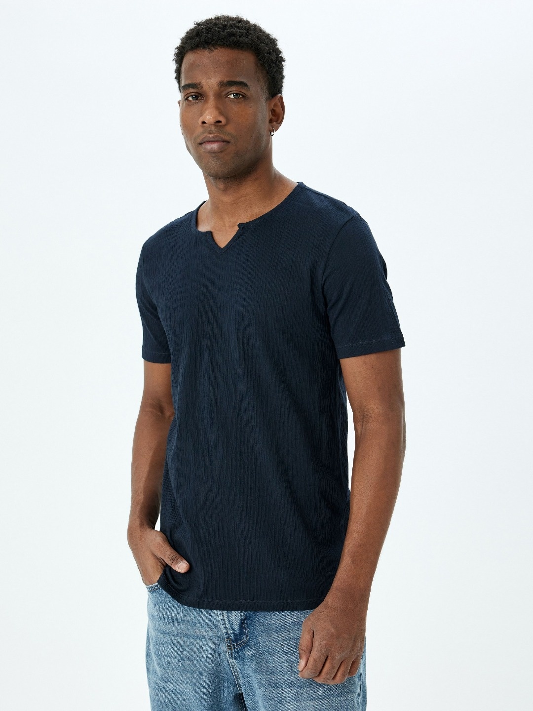 Koton Men Solid Round Neck Cotton T-shirt, Navy blue
