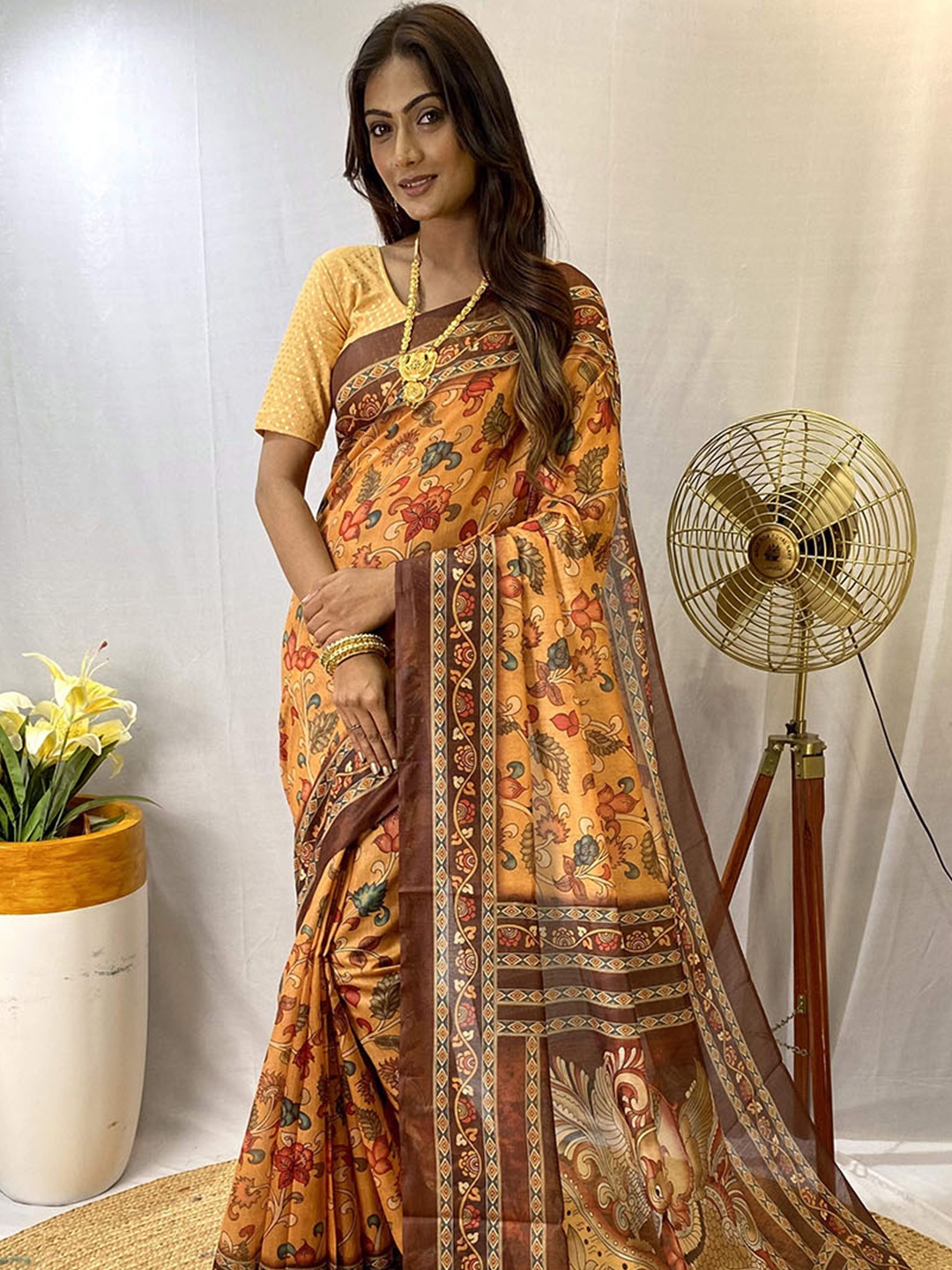 DEVATITHI Floral Saree, Yellow