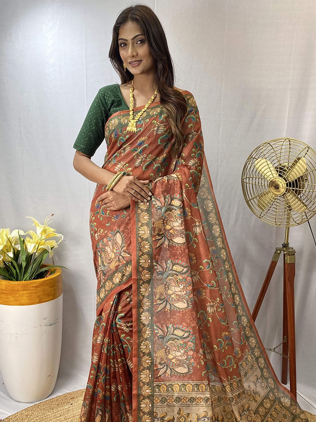 

DEVATITHI Ethnic Motifs Chanderi Saree, Red