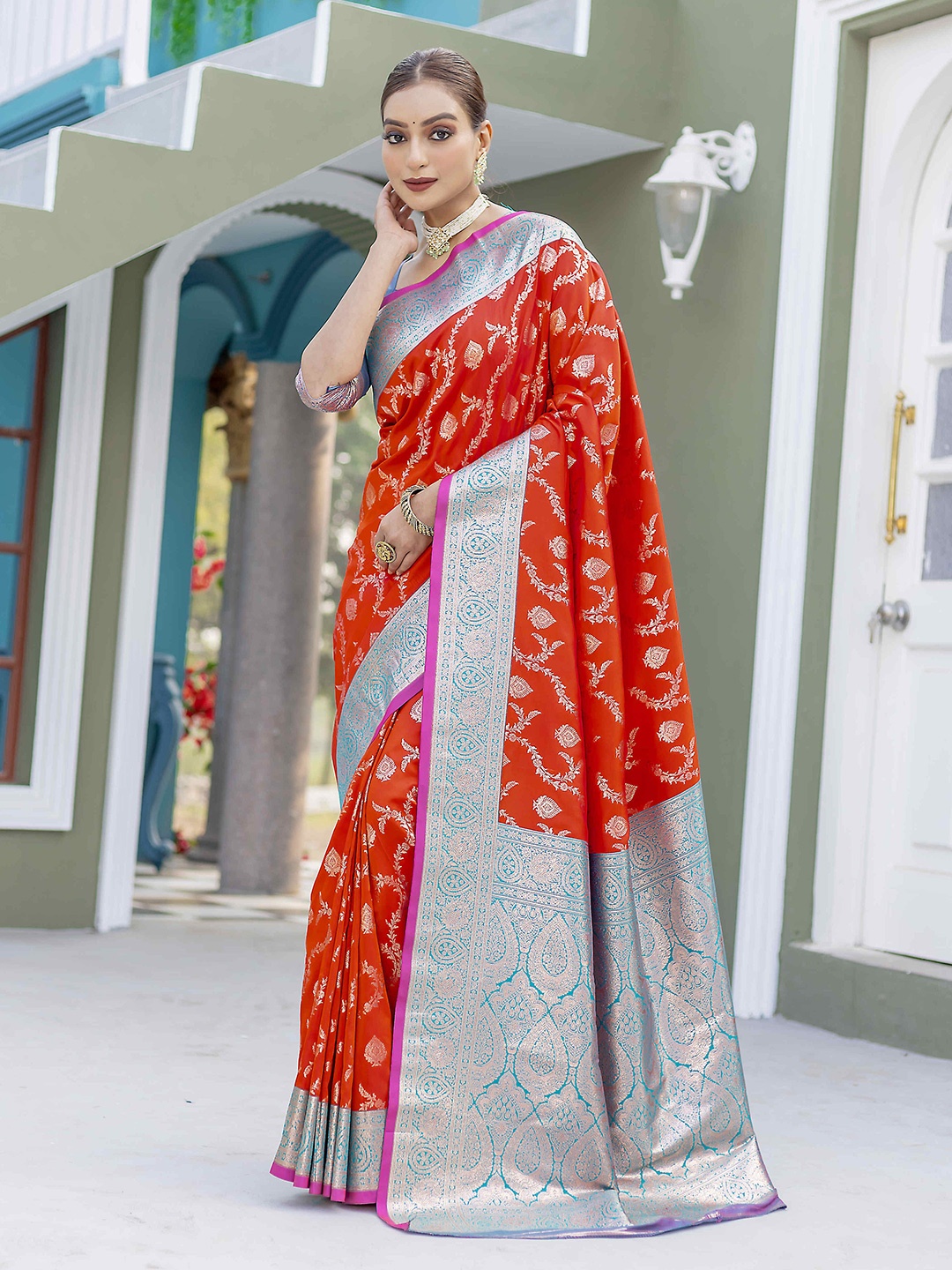 

DEVATITHI Women Woven Design Zari Silk Blend Banarasi Saree, Red