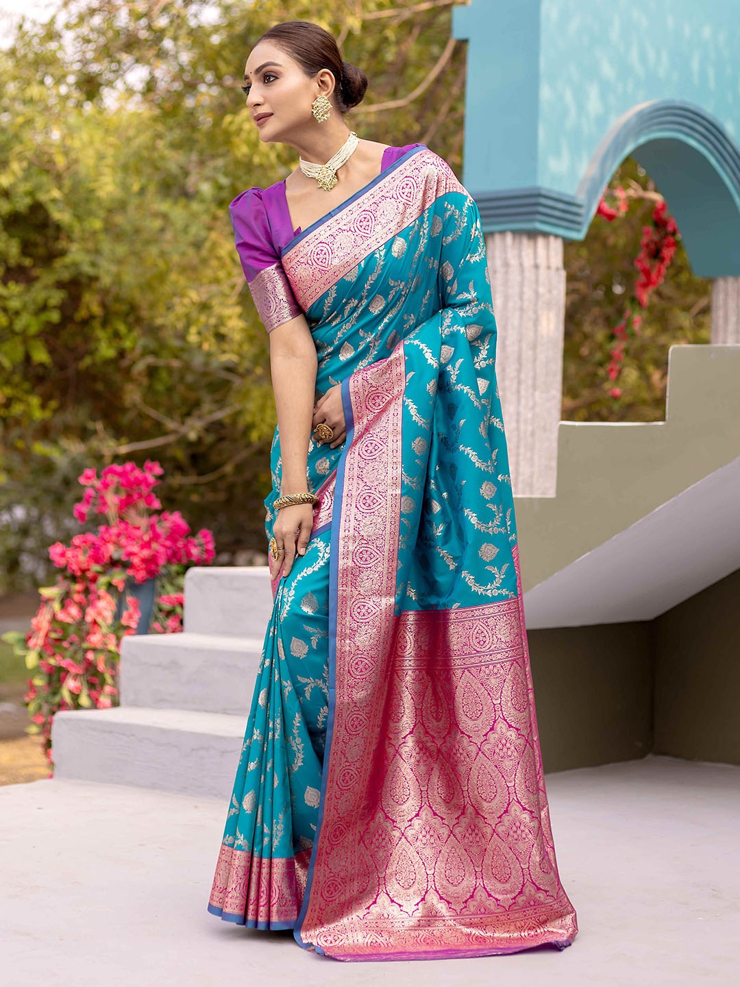 DEVATITHI Woven Design Zari Silk Blend Banarasi Saree, Sea green