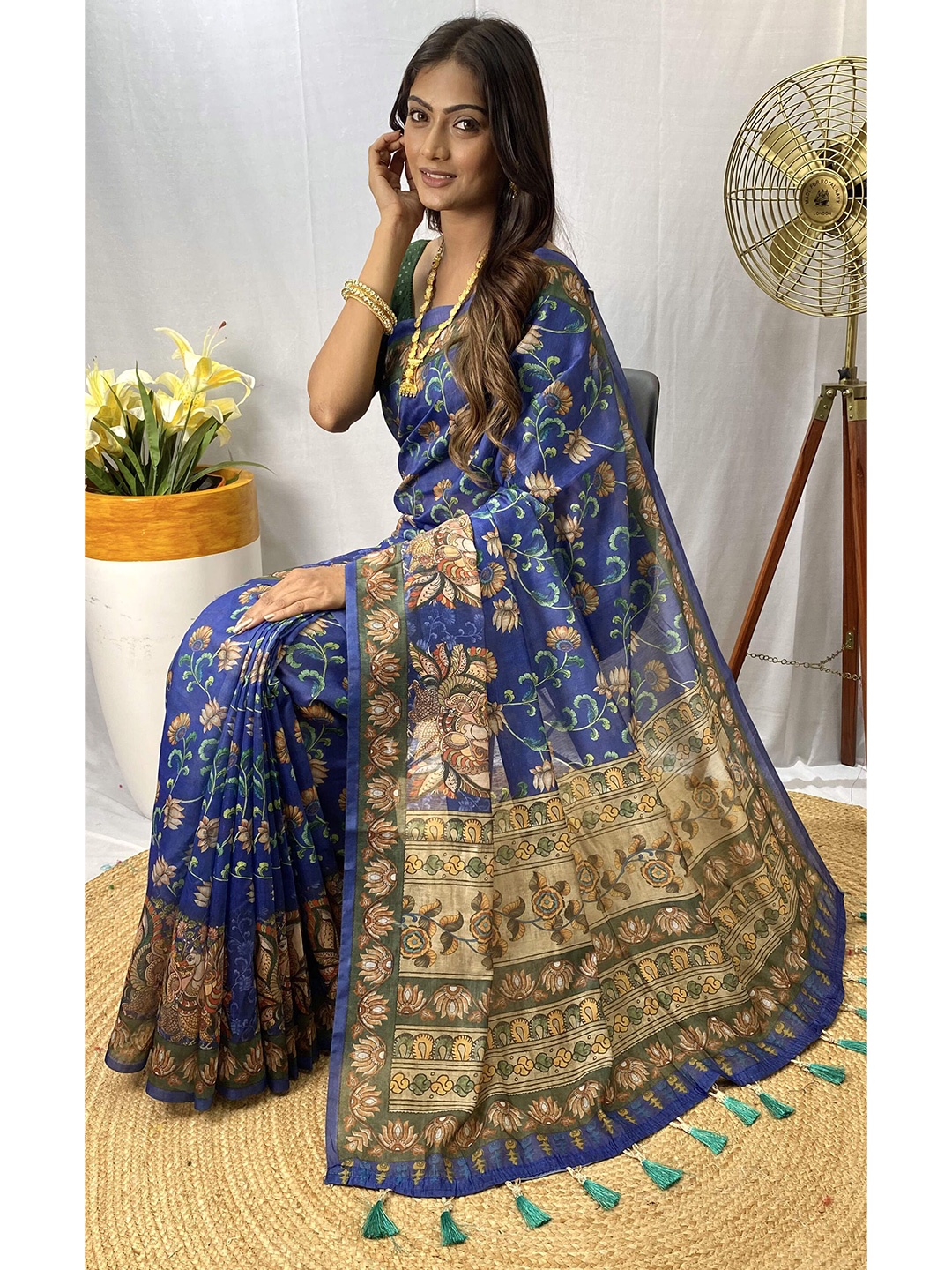 

DEVATITHI Floral Printed Chanderi Saree, Blue