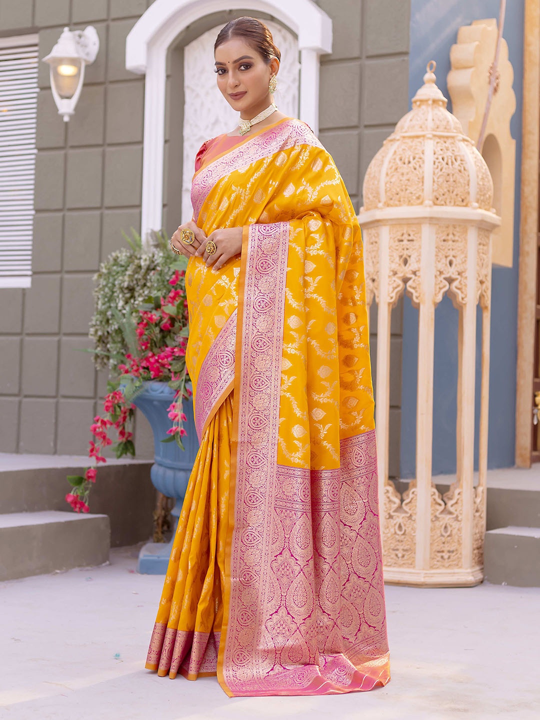 

DEVATITHI Woven Design Zari Banarasi Saree, Yellow
