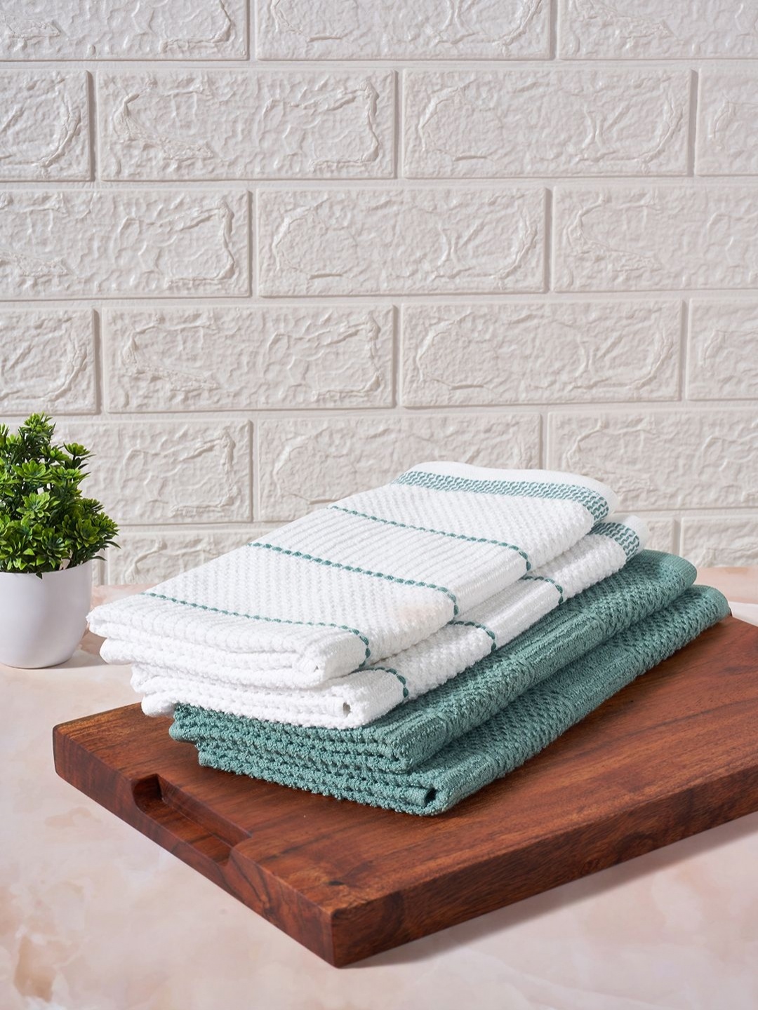 

Living scapes by Pantaloons Green & White 4 Pieces Striped KitchenTowels