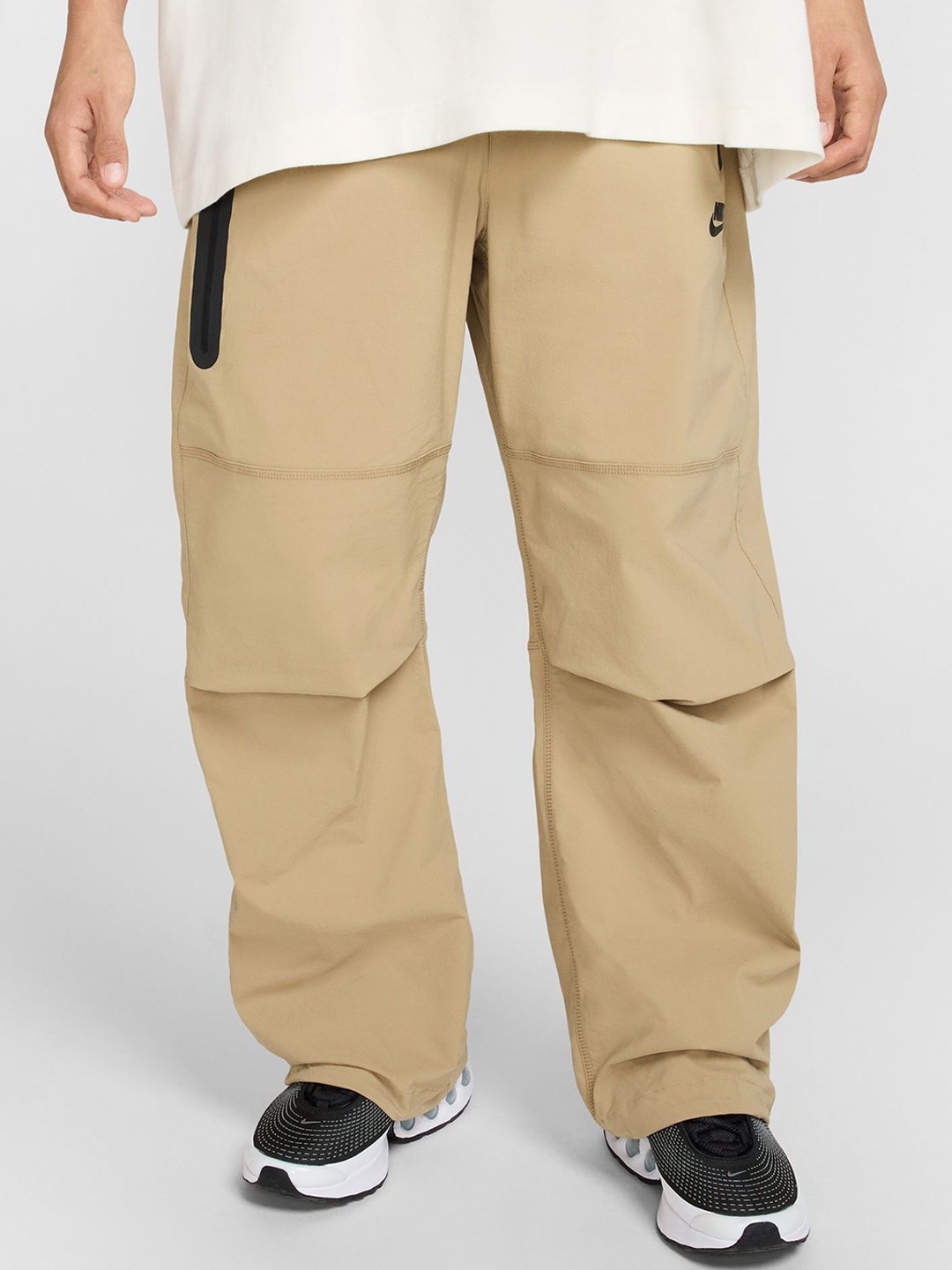 

Nike Tech Men's Woven Open-Hem Easy Wash Loose Fit Trousers, Beige