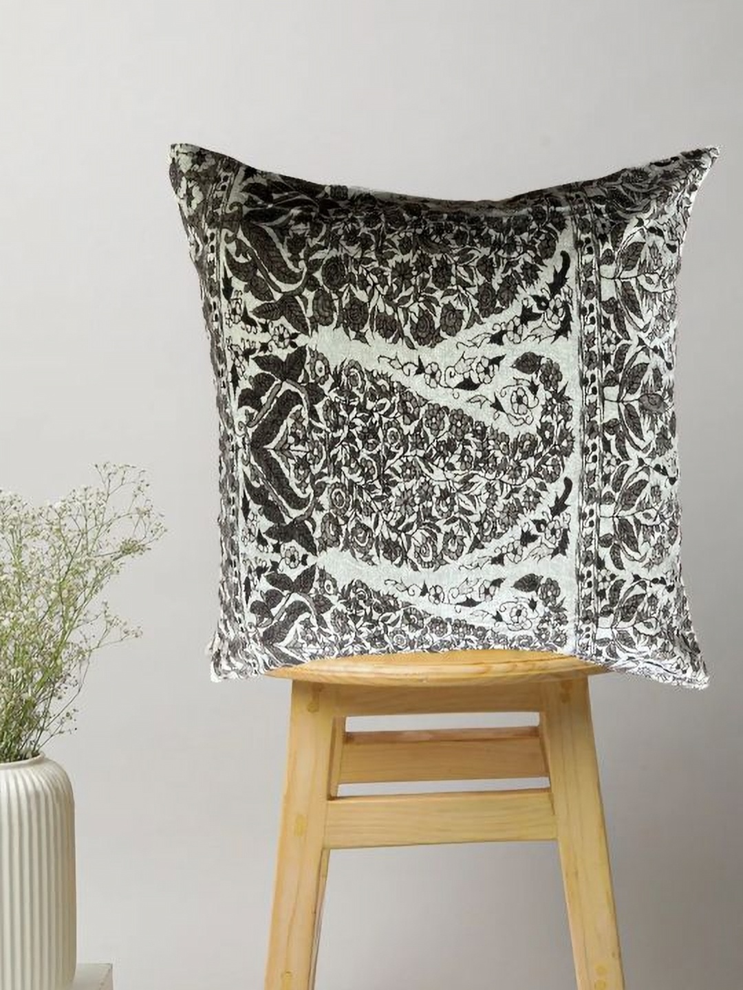 

SAJAVAT White & Black Floral Cotton Square Cushion Cover