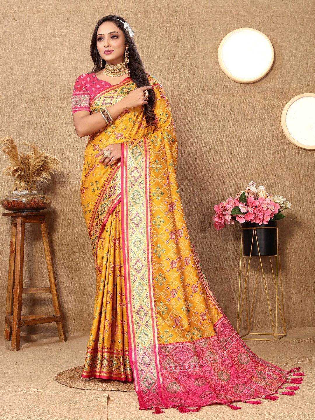 

bansari textiles Ethnic Motifs Woven Design Zari Banarasi Saree, Yellow