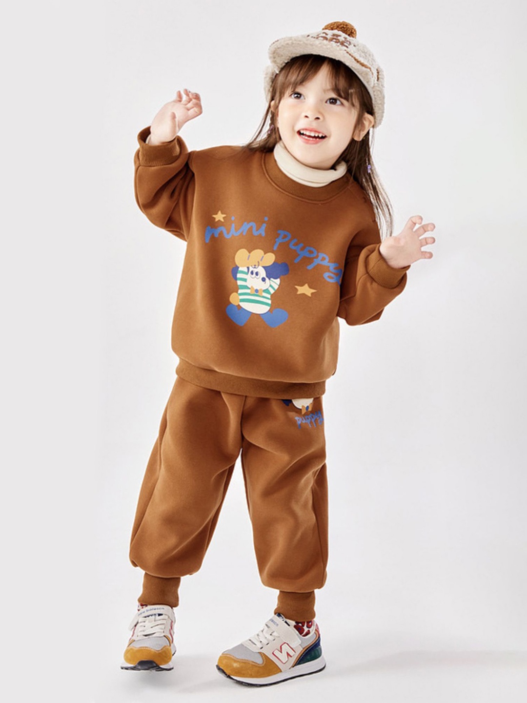 

LULU & SKY Unisex Kids Round Neck Printed Sweatshirt with Joggers, Brown
