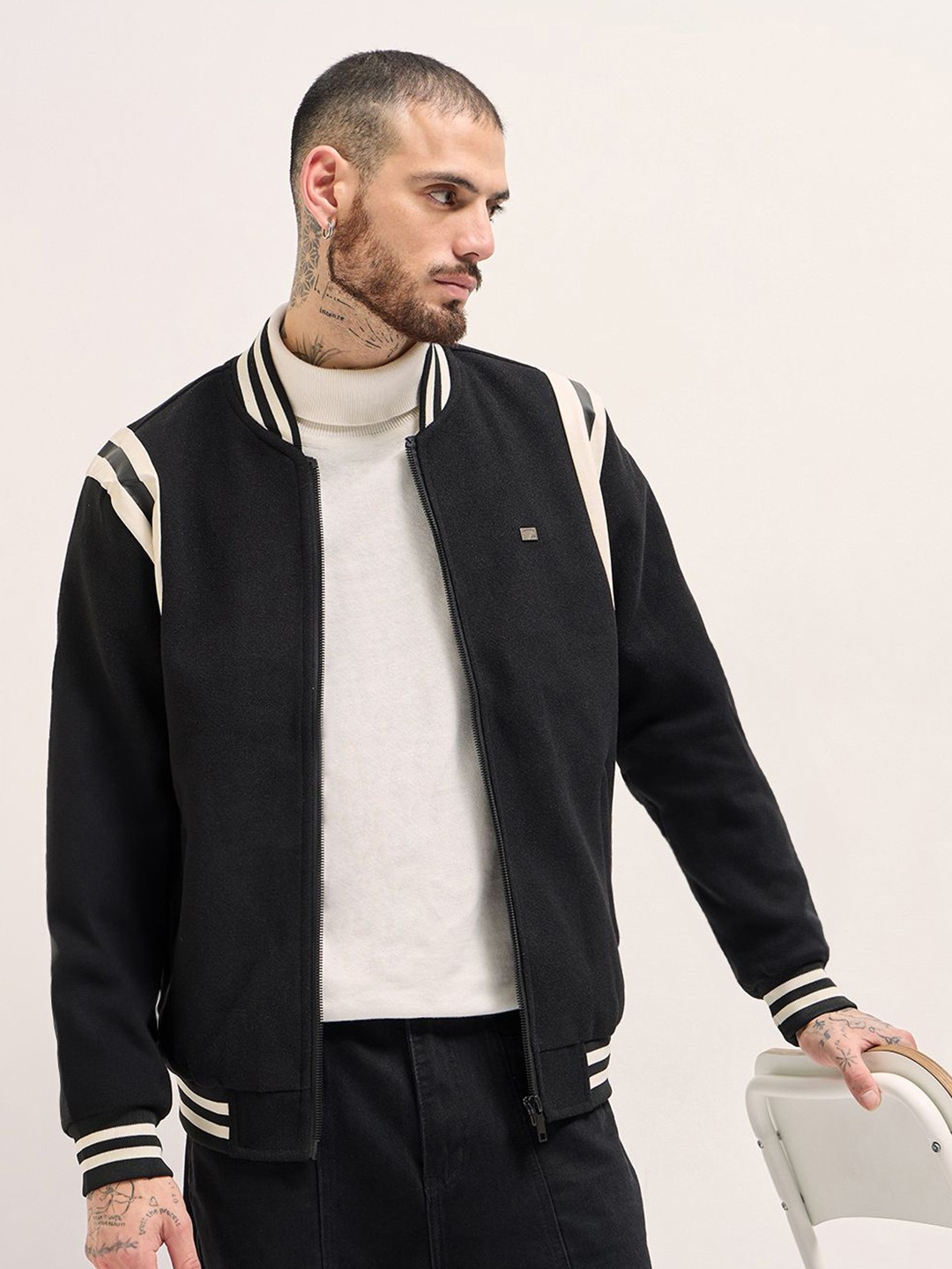 

THE BEAR HOUSE Men Stand Collar Striped Casual Bomber Jacket, Black