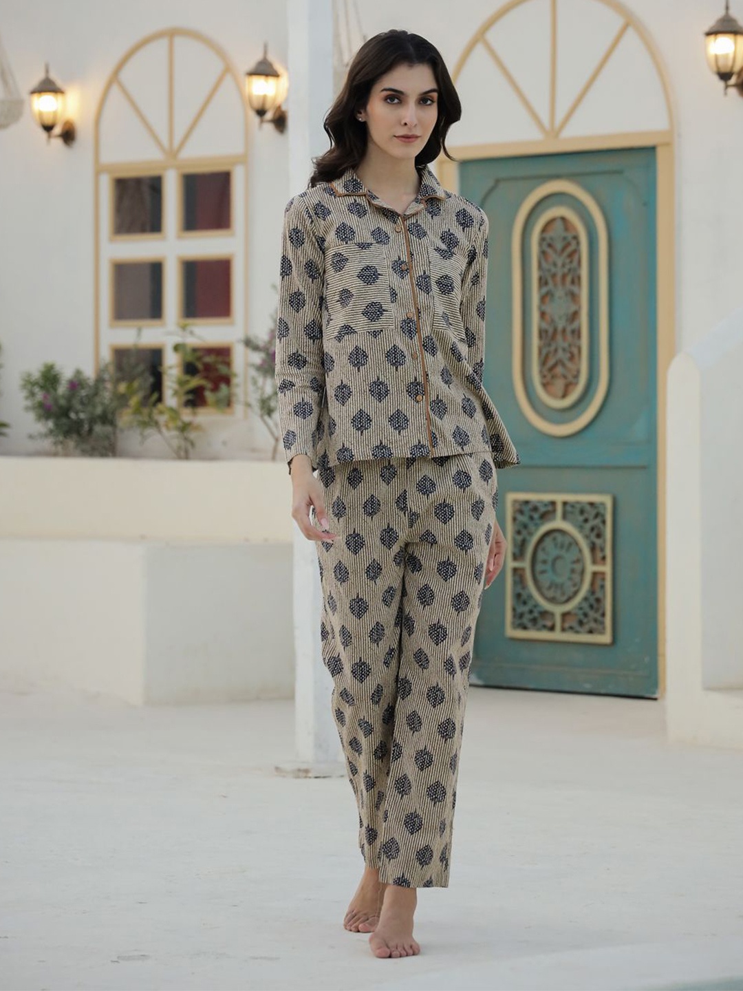 

SANSKRUTIHOMES Women Printed Night suit, Beige