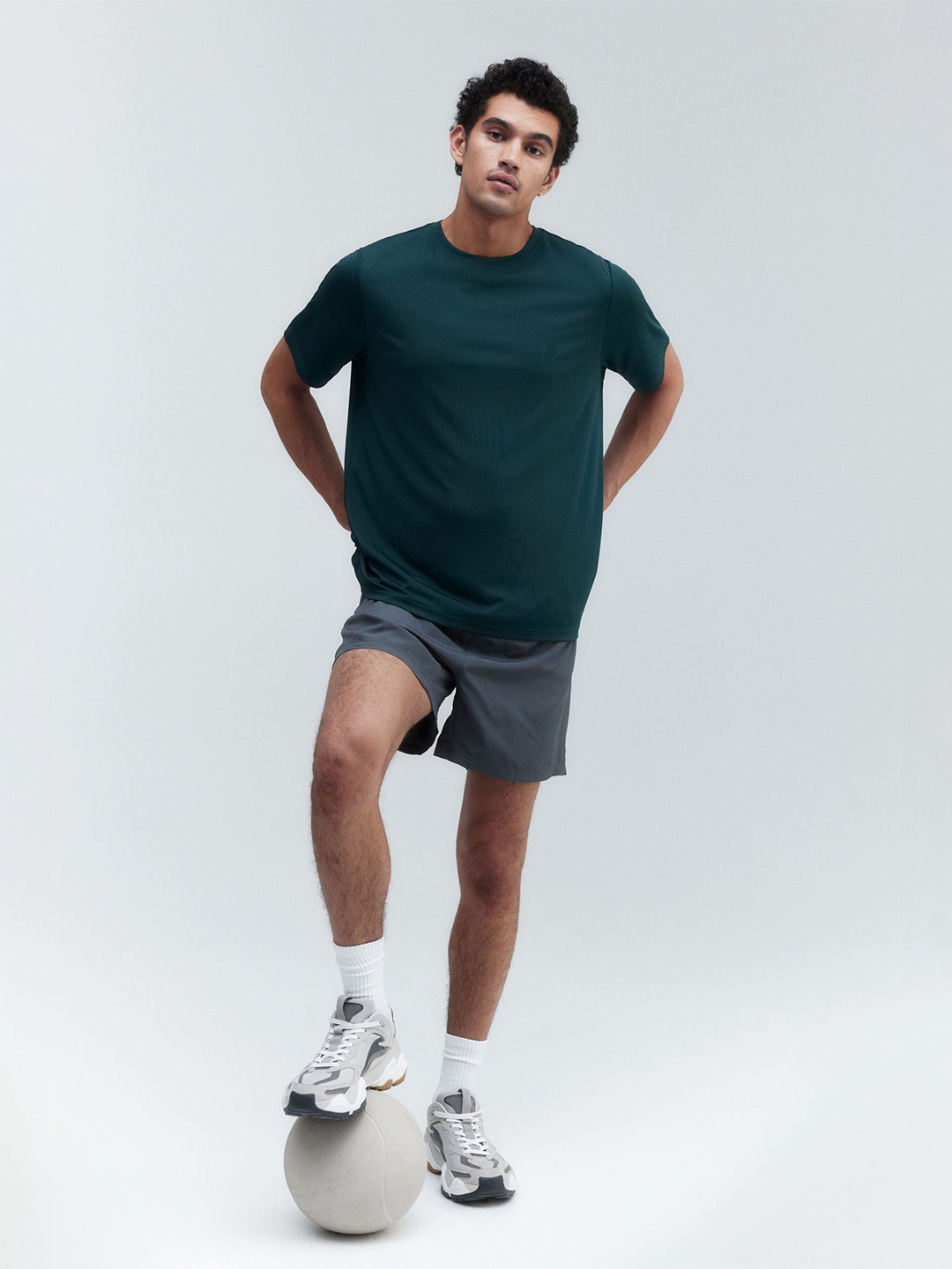 

H&M Regular Fit Sports Top In DryMove, Green