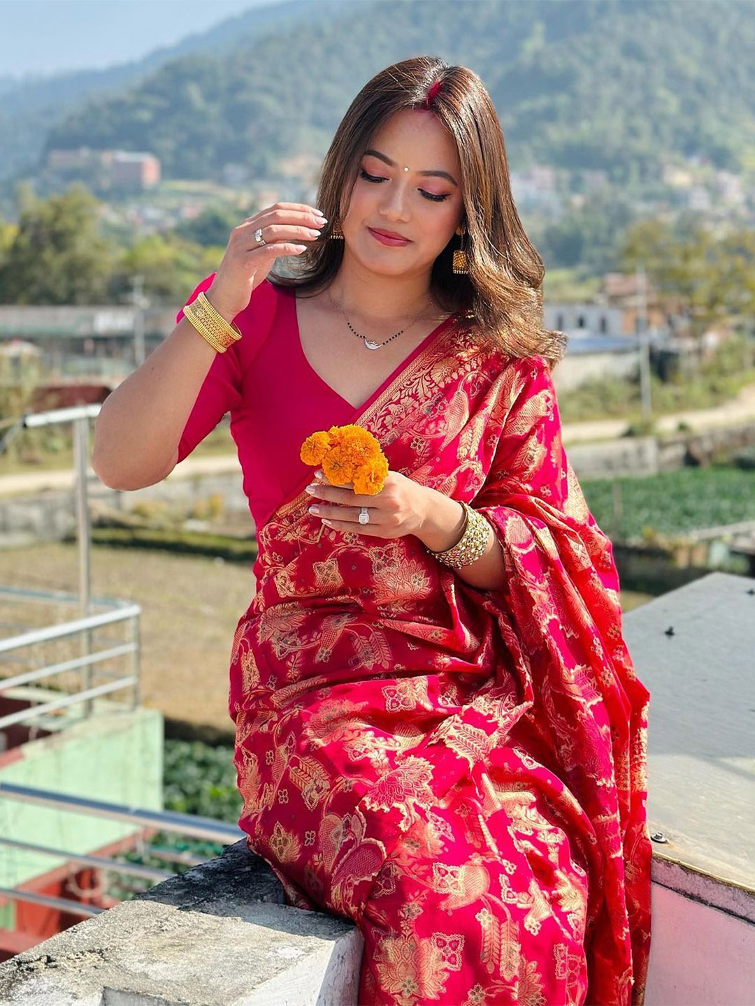 

ZIKARAA Woven Design Zari Pure Silk Saree, Red