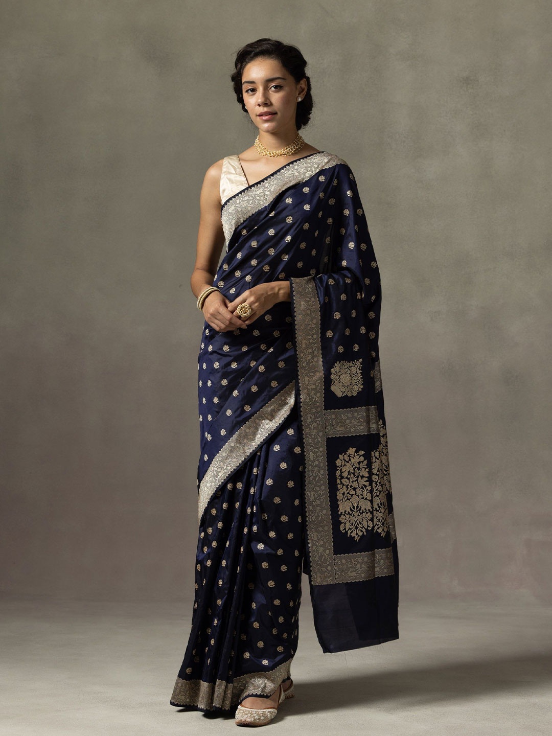 

ZIKARAA Ethnic Motifs Woven Design Zari Pure Silk Saree, Navy blue