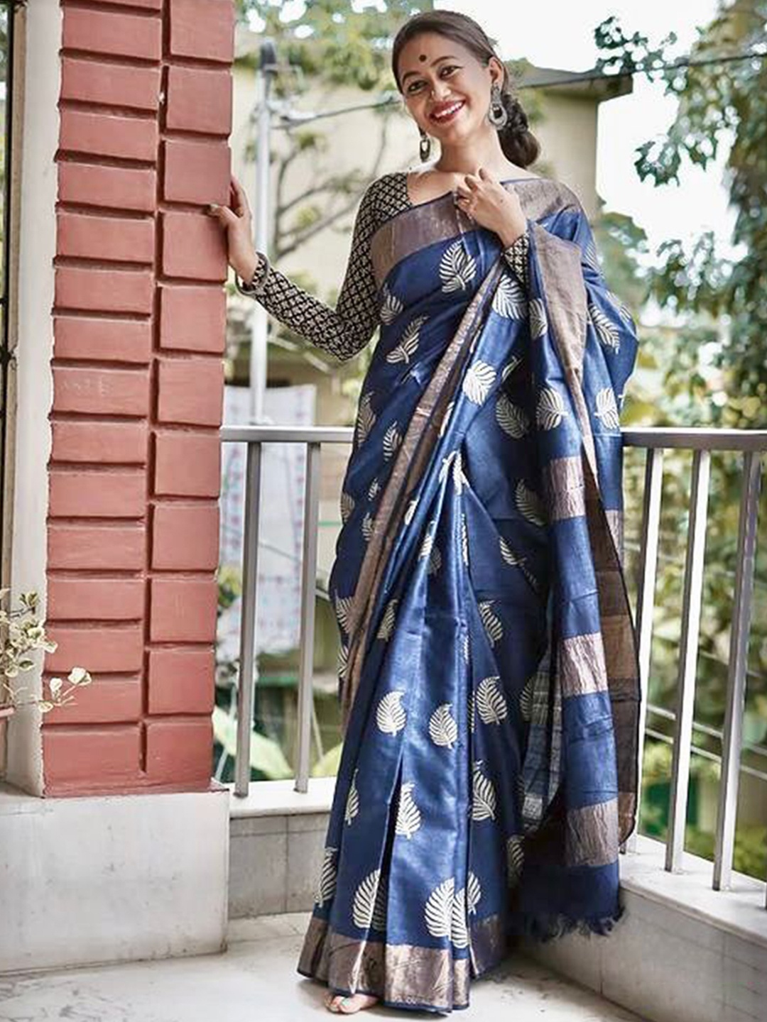 

ZIKARAA Woven Design Zari Pure Silk Kanjeevaram Saree, Blue