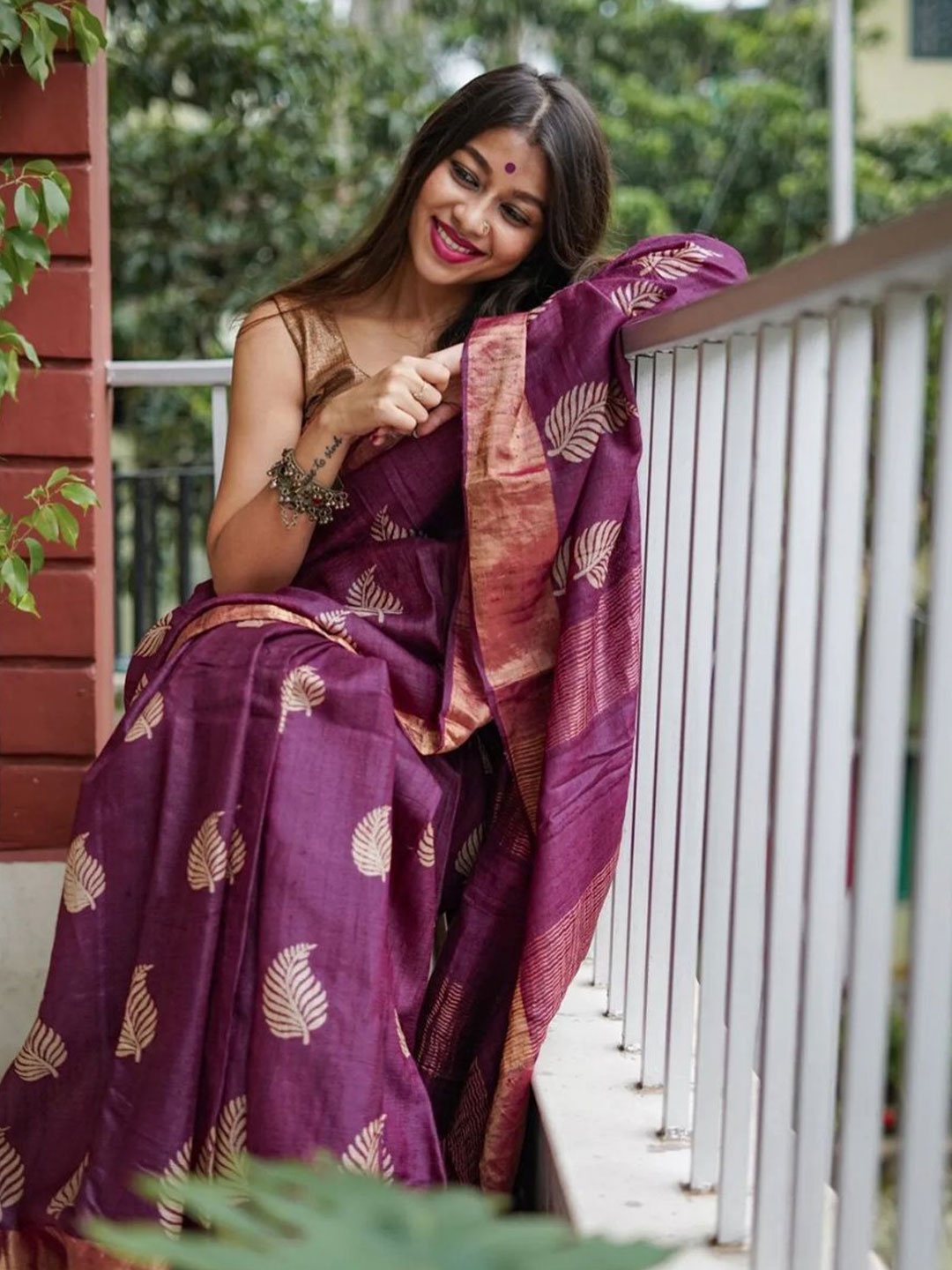 ZIKARAA Women Woven Design Zari Pure Silk Saree, Purple