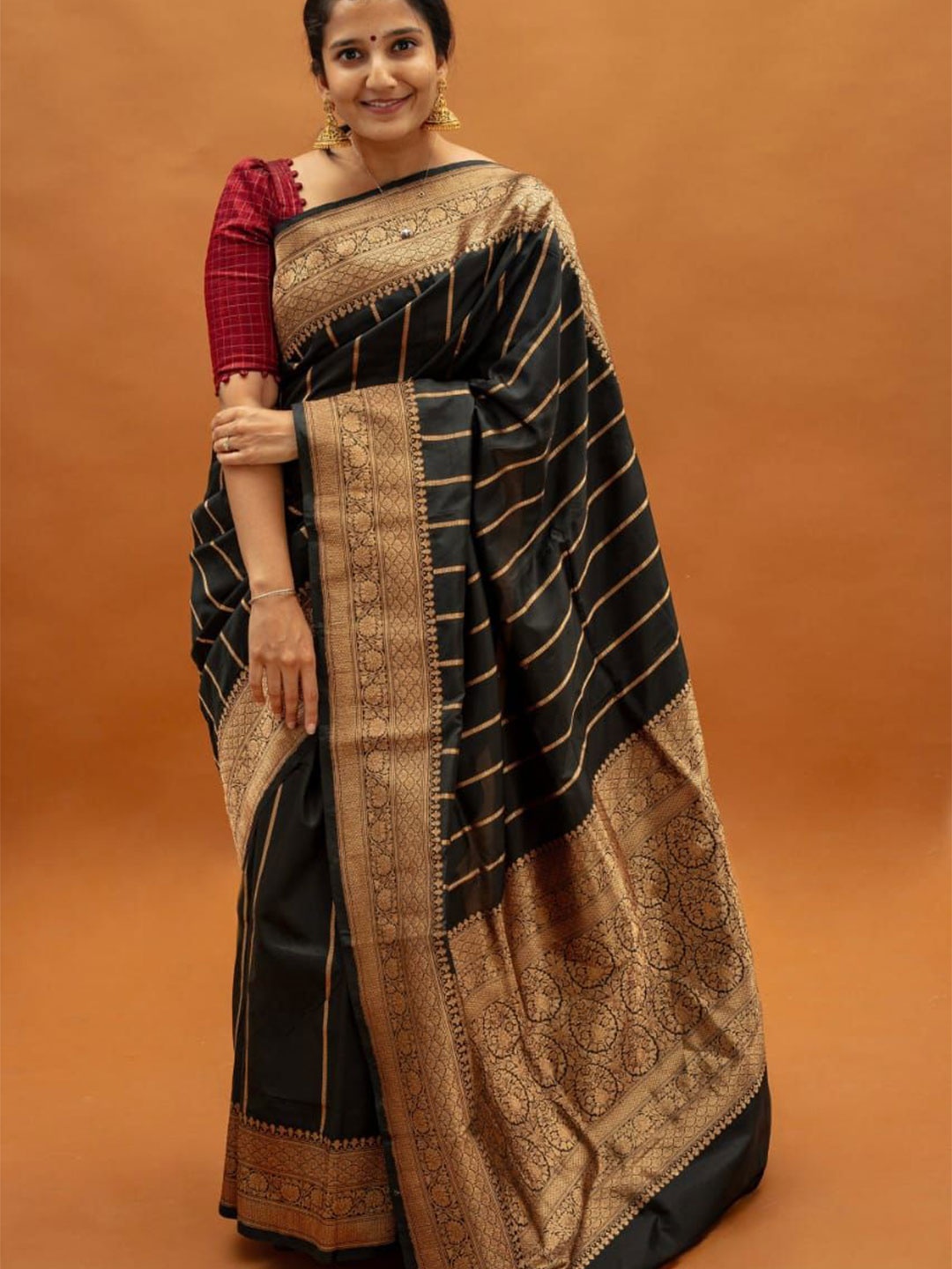 ZIKARAA Striped Zari Pure Silk Kanjeevaram Saree, Black