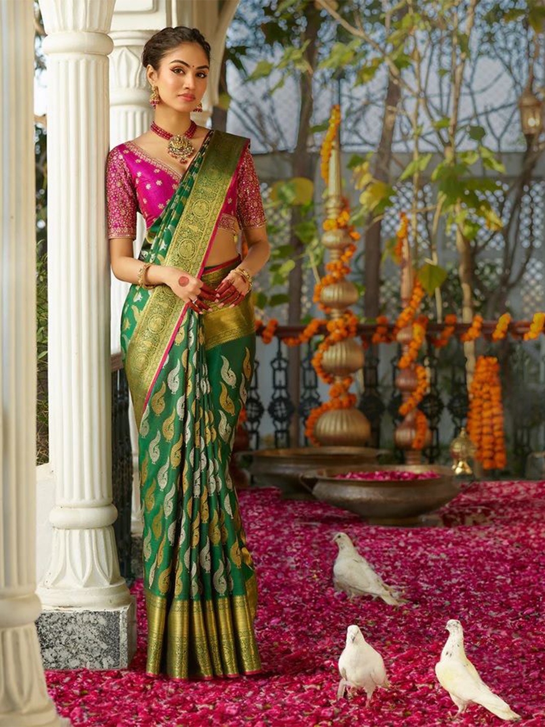 

ZIKARAA Woven Design Zari Pure Silk Kanjeevaram Saree, Green