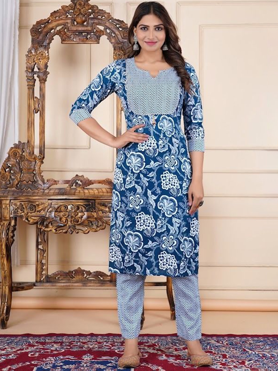

SUBHLAXMI FASHION Floral Printed Round Neck Straight Kurta With Trousers, Blue