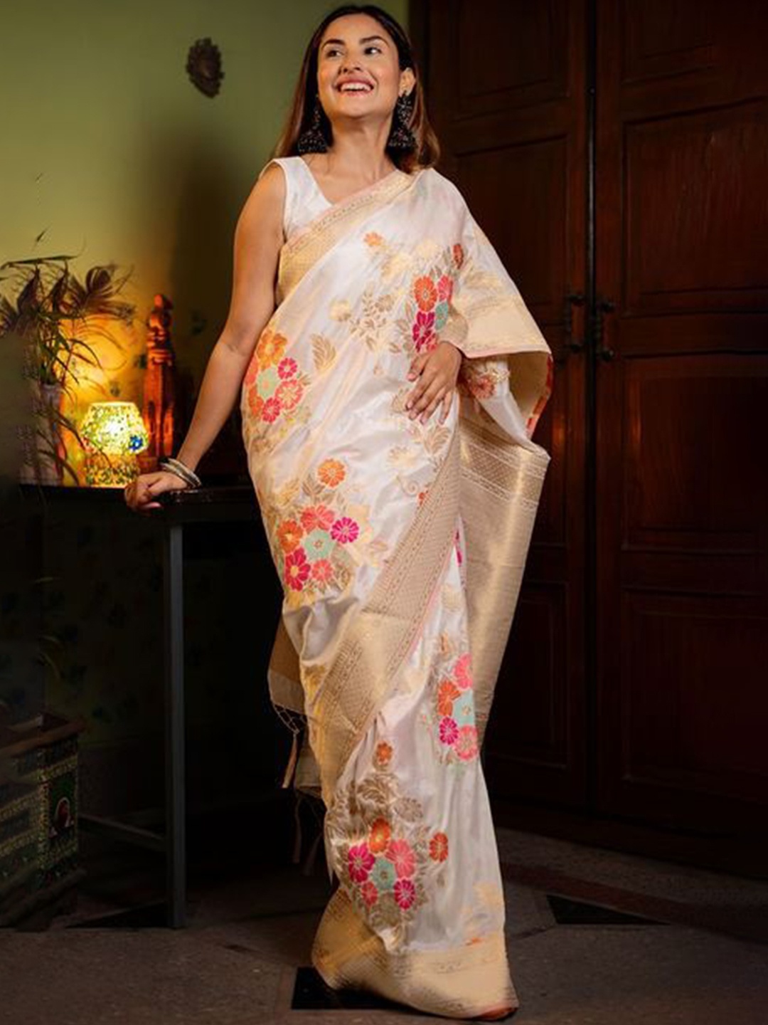 

ZIKARAA Ethnic Motifs Zari Pure Silk Kanjeevaram Saree, White
