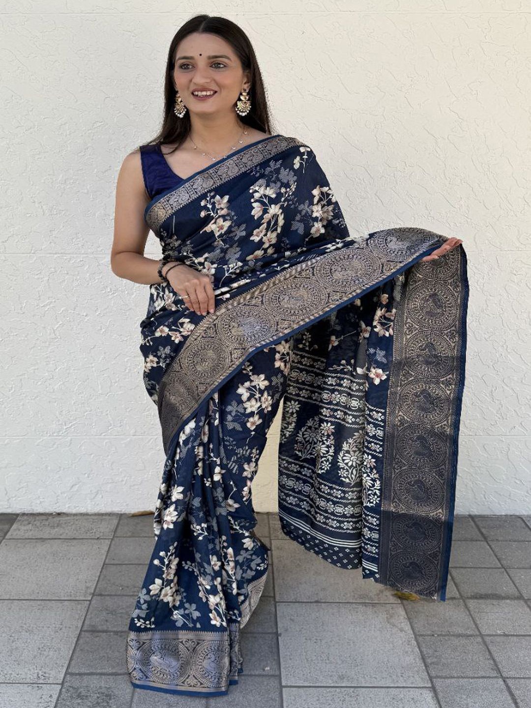 

Sadika Woven Design Zari Banarasi Saree, Navy blue