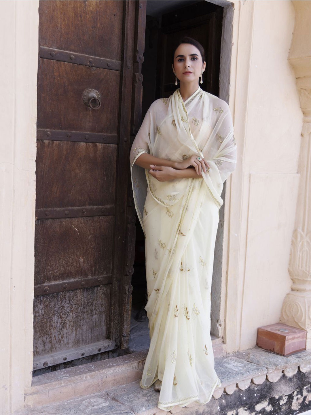 

Geroo Luxe Ethnic Motifs Embroidered Aari Work Pure Chiffon Saree, Cream