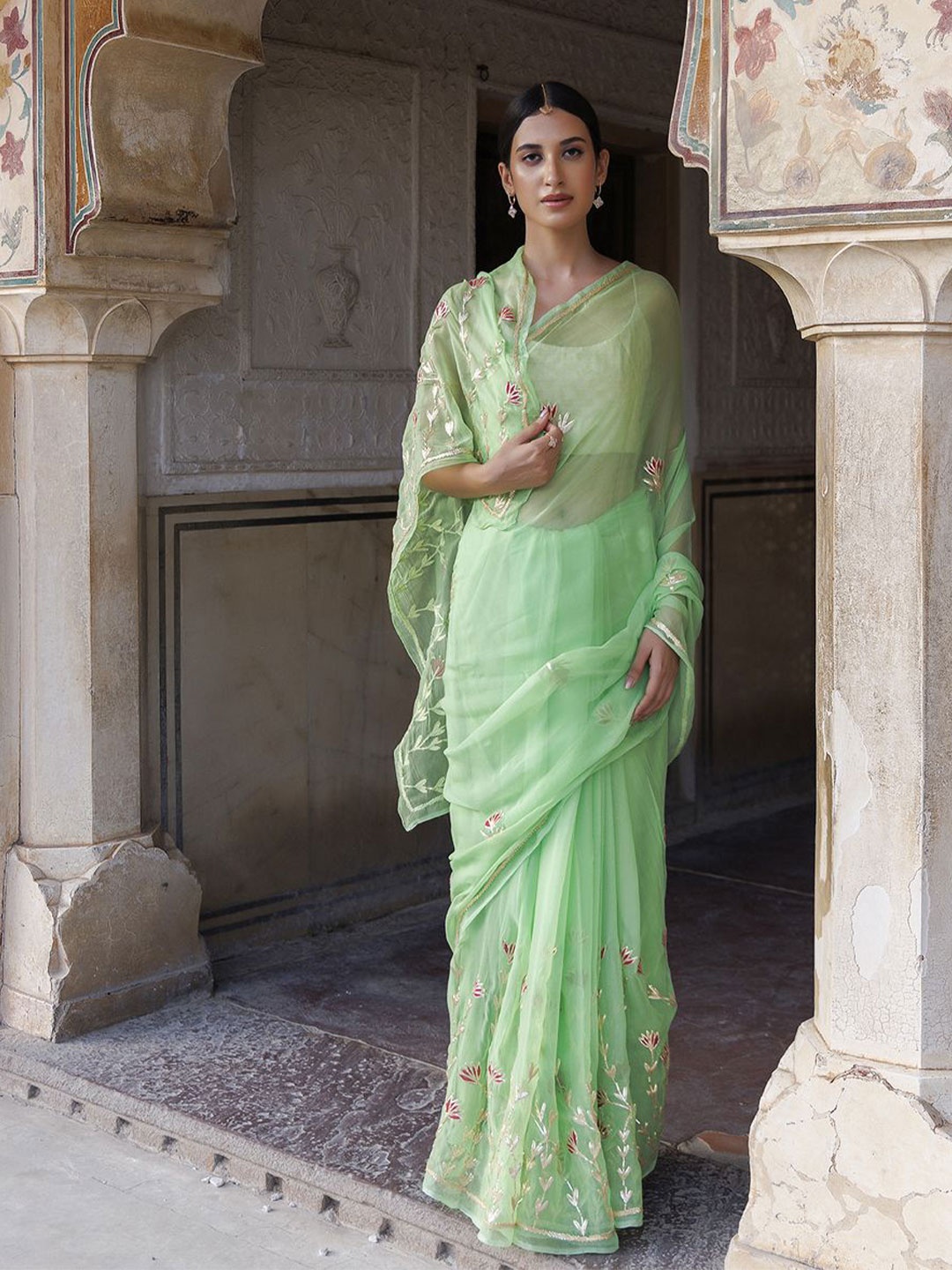 

Geroo Luxe Ethnic Motifs Aari Work Pure Chiffon Saree, Sea green
